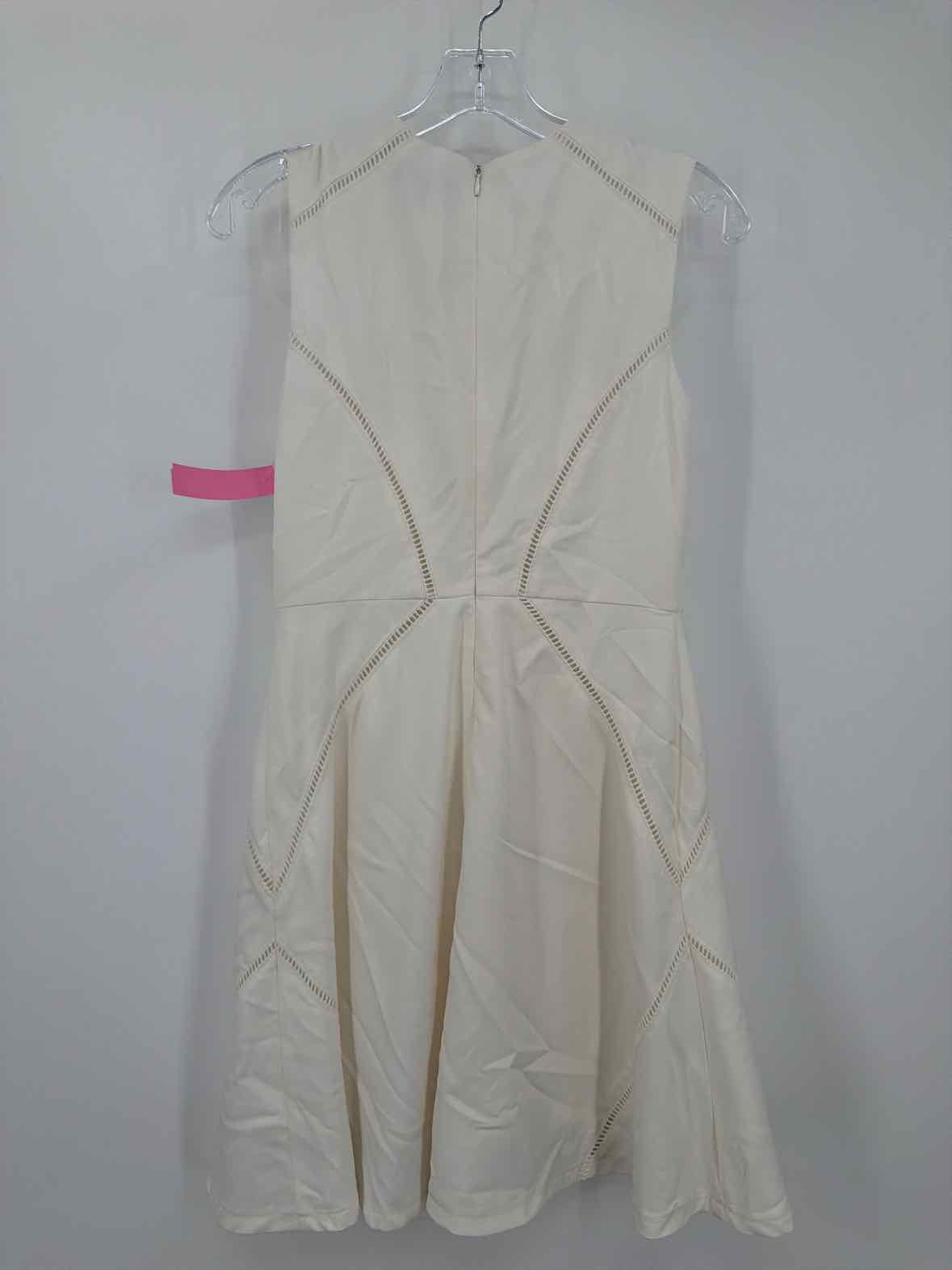 Pre-Owned Neiman Marcus White Size XS Short Sleeveless Dress | True Fashionistas.