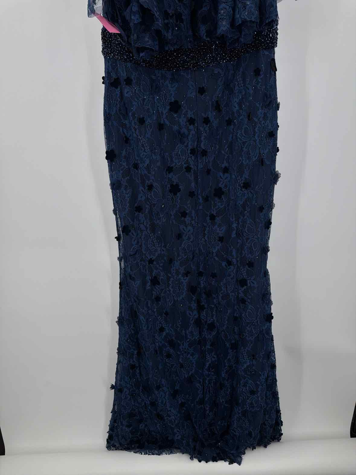 Pre-Owned Mac Duggal Navy Size 16 Lace Gown Long Evening Gown | True Fashionistas.