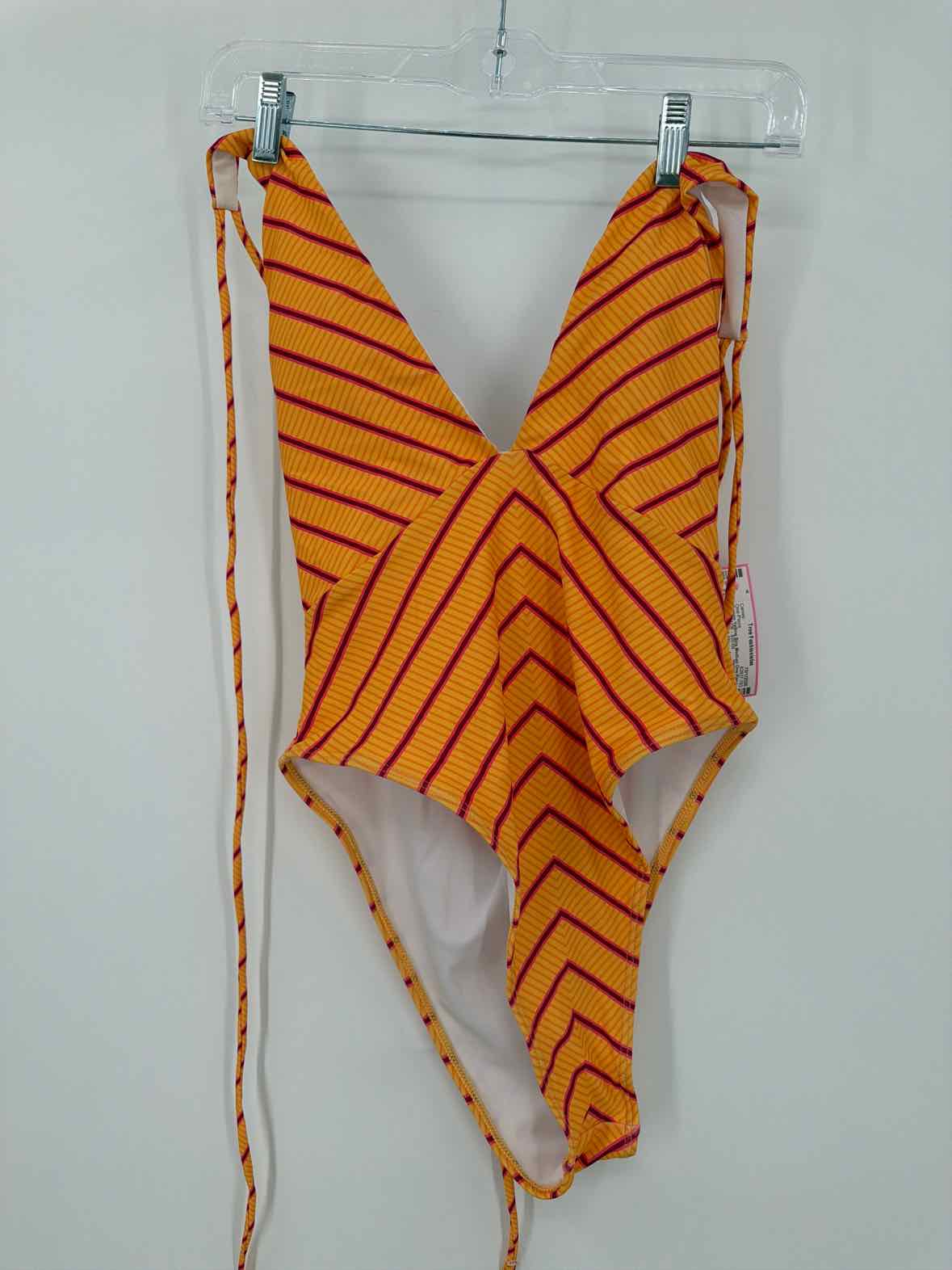 Pre-Owned Cameo Yellow Size Medium One-Piece | True Fashionistas.