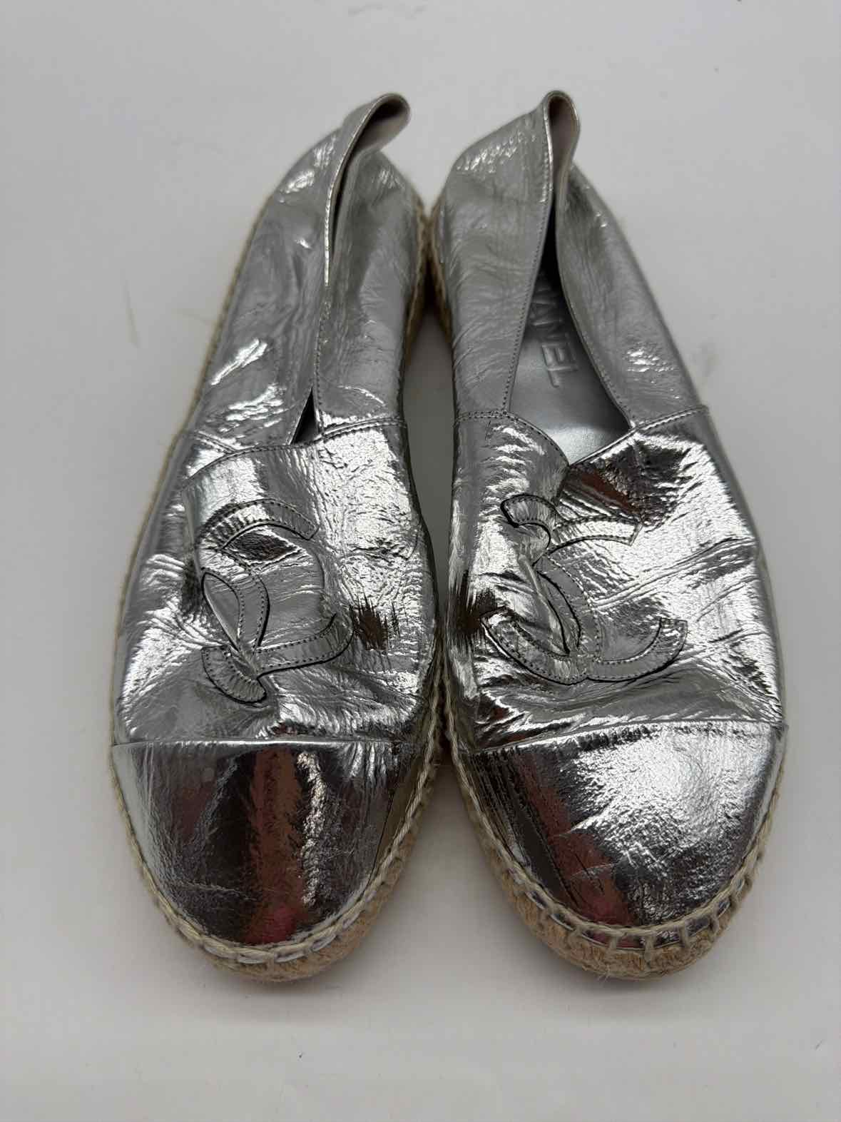 Pre-Owned Chanel Silver Size 39 Espadrille Flats | True Fashionistas.