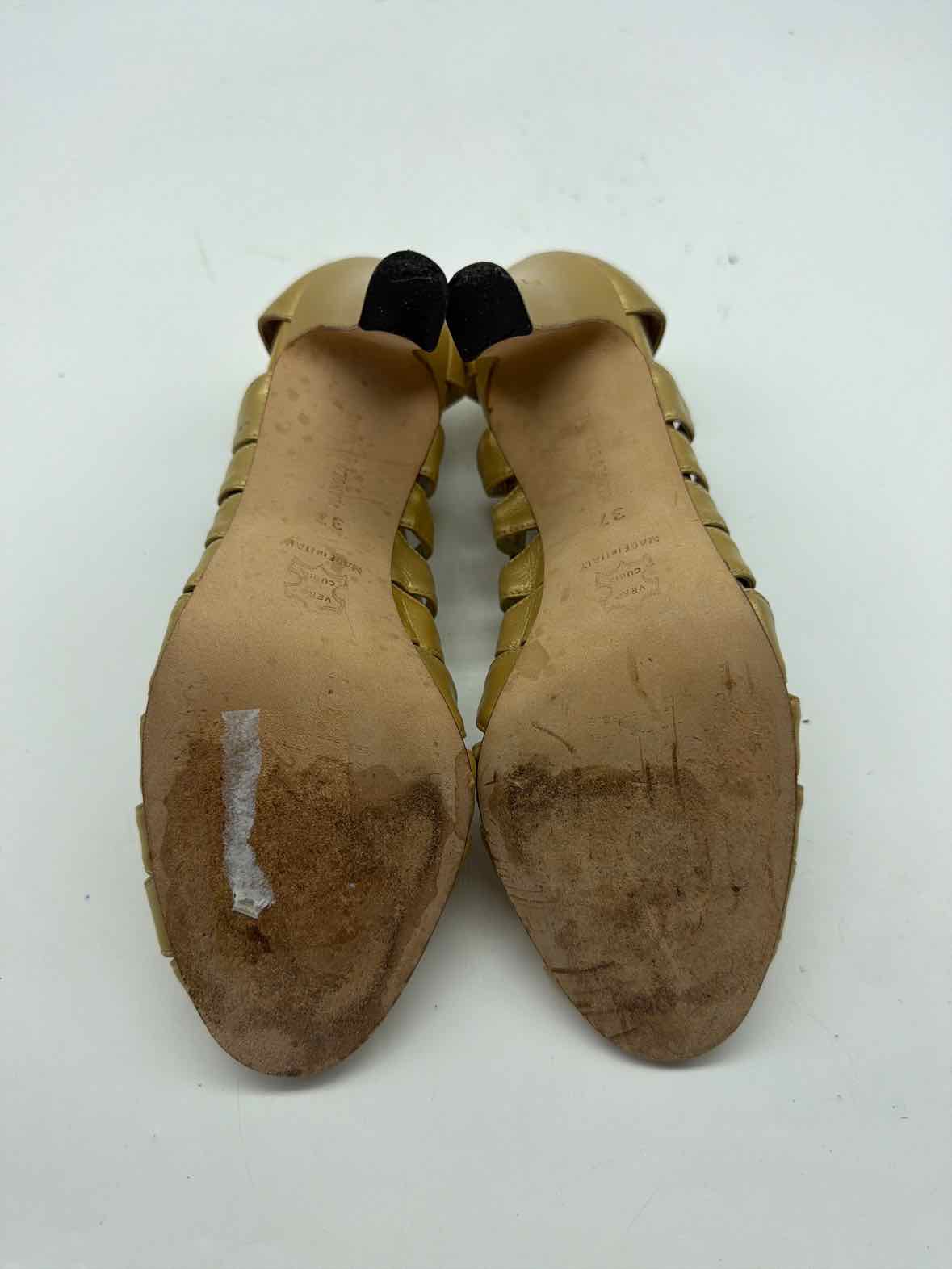 Pre-Owned Manolo Blahnik Gold Size 37 Peep Toe Heels | True Fashionistas.