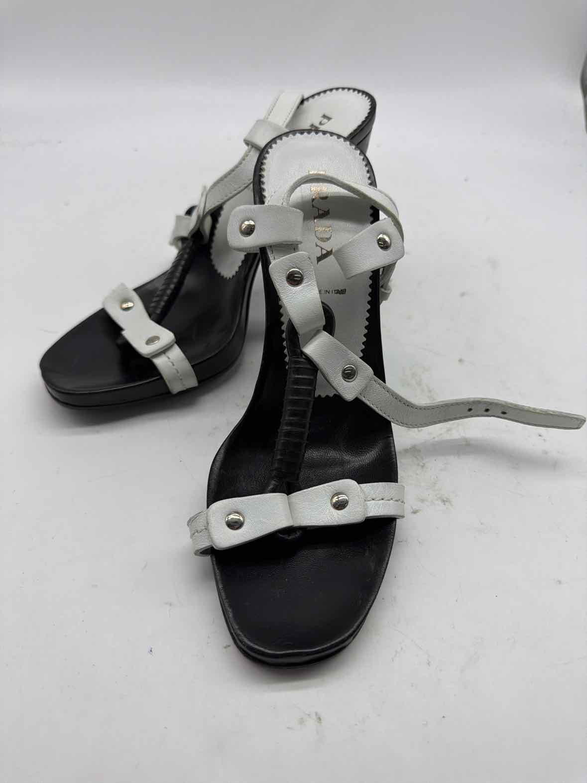 Pre-Owned Prada Black Size 35.5 Strappy Heels | True Fashionistas.