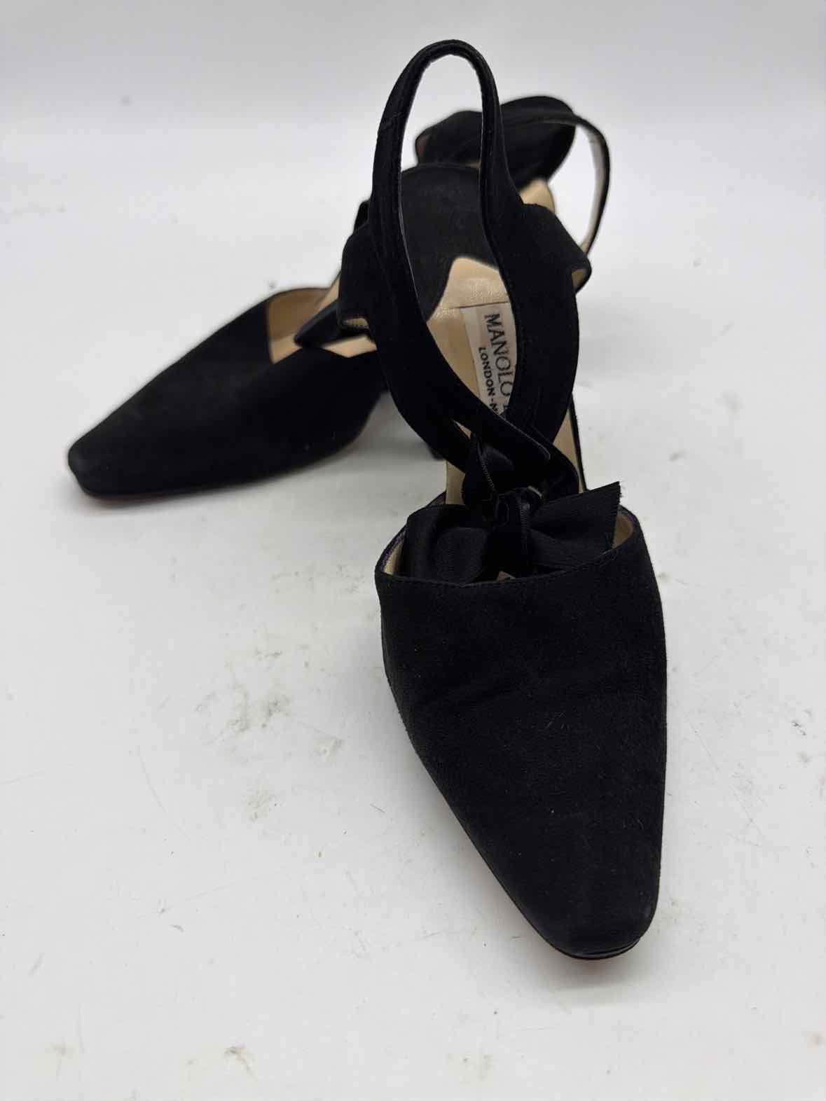 Pre-Owned Manolo Blahnik Black Size 35.5 Ankle Strap Heels | True Fashionistas.