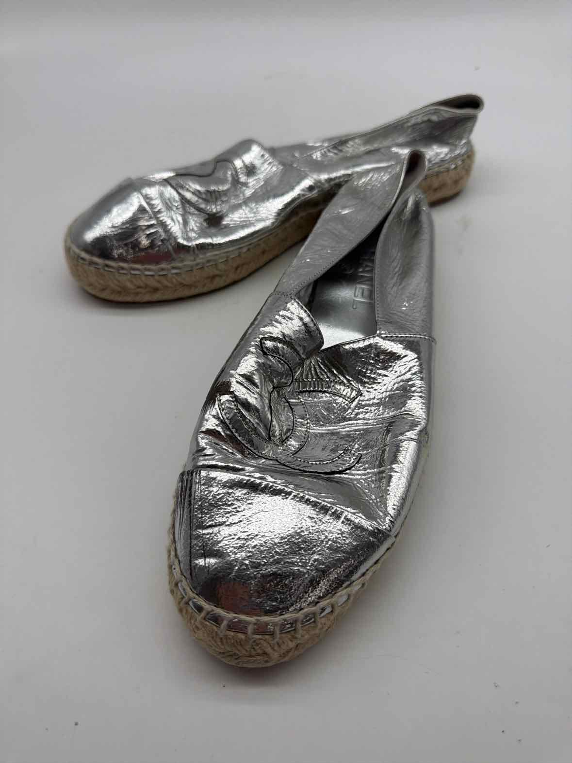 Pre-Owned Chanel Silver Size 39 Espadrille Flats | True Fashionistas.