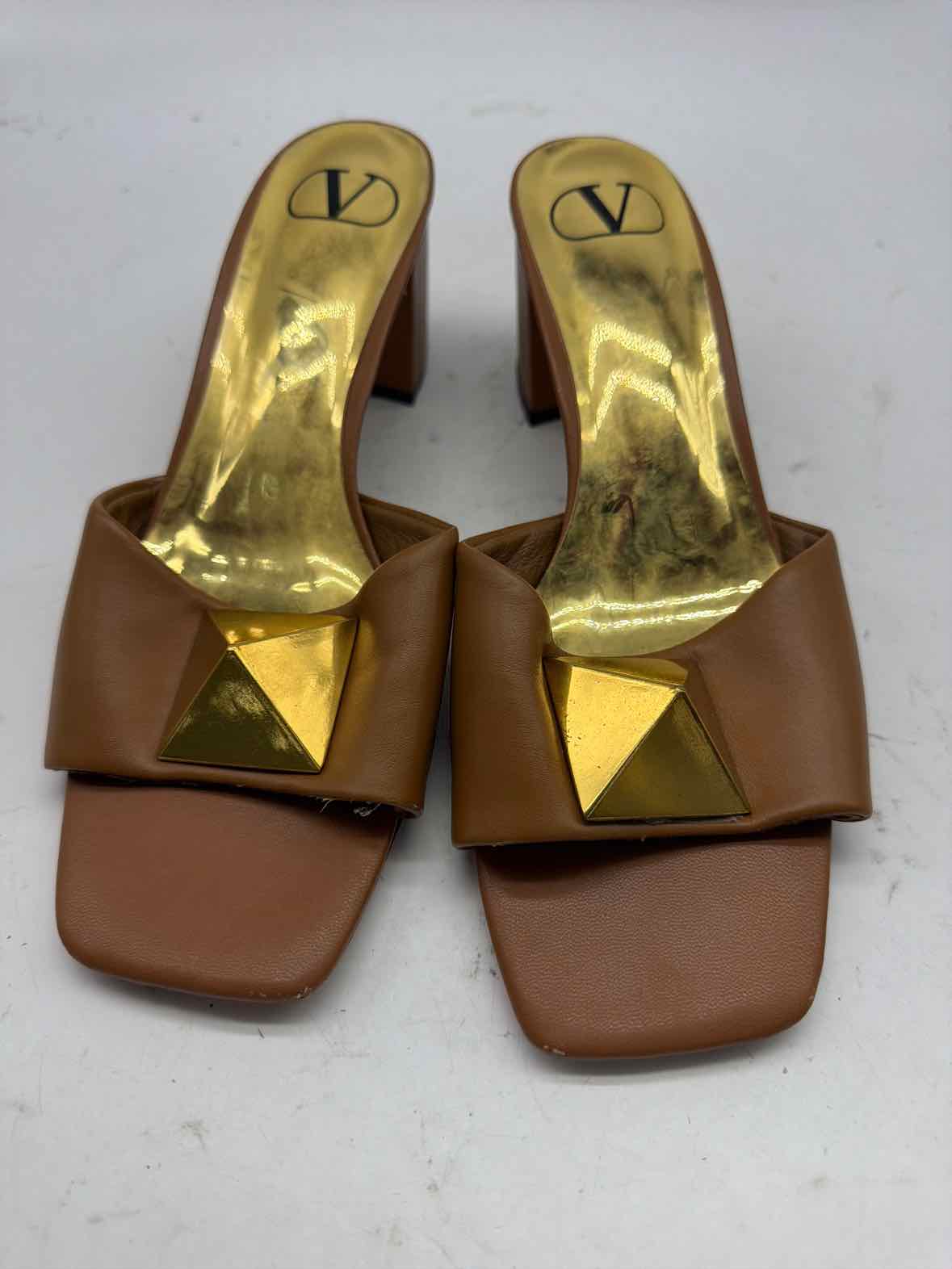 Pre-Owned Valentino Tan Size 9 Mule Heels | True Fashionistas.