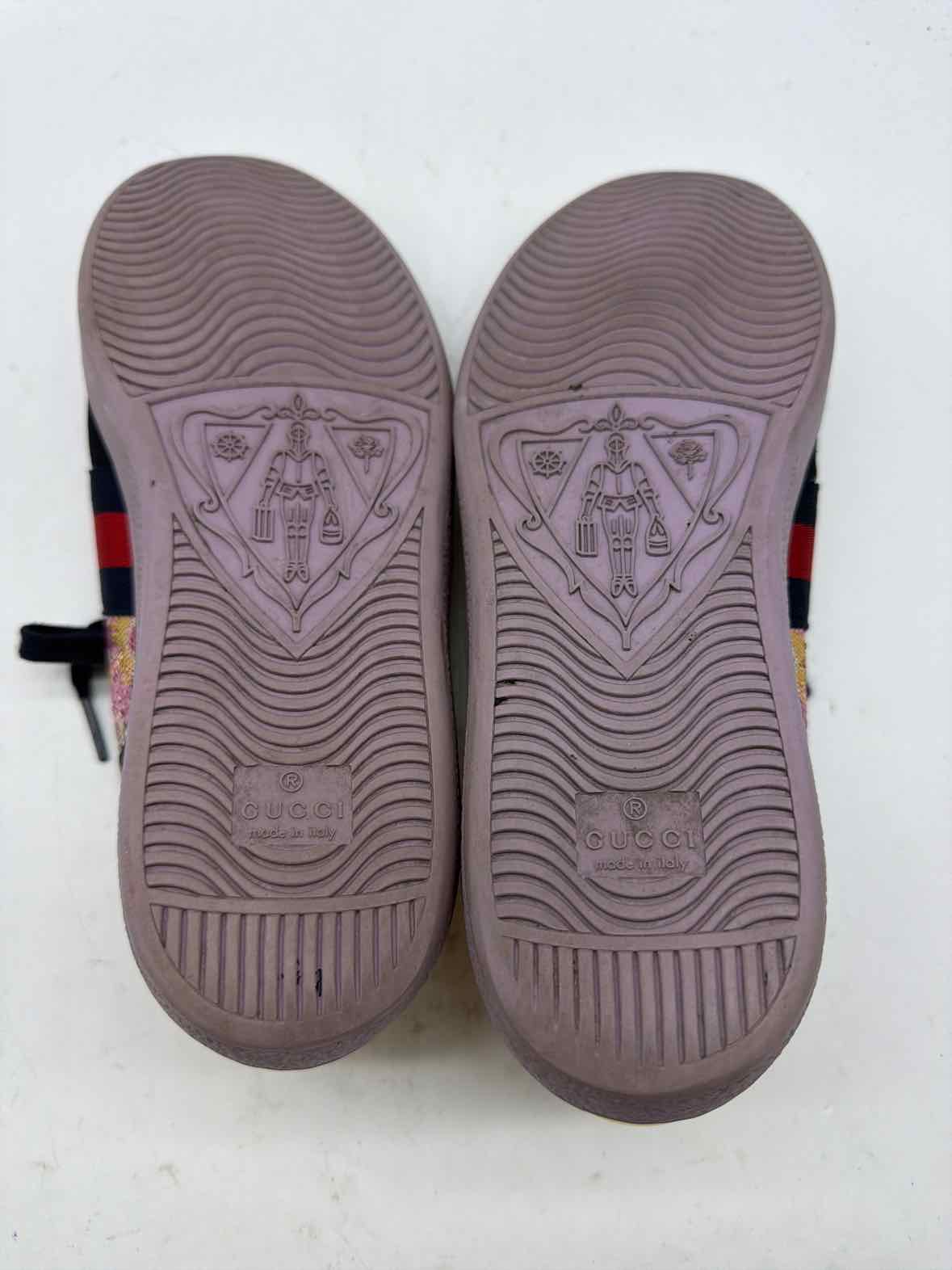 Pre-Owned Gucci Navy Size 9 Ace Athletic Shoes | True Fashionistas.