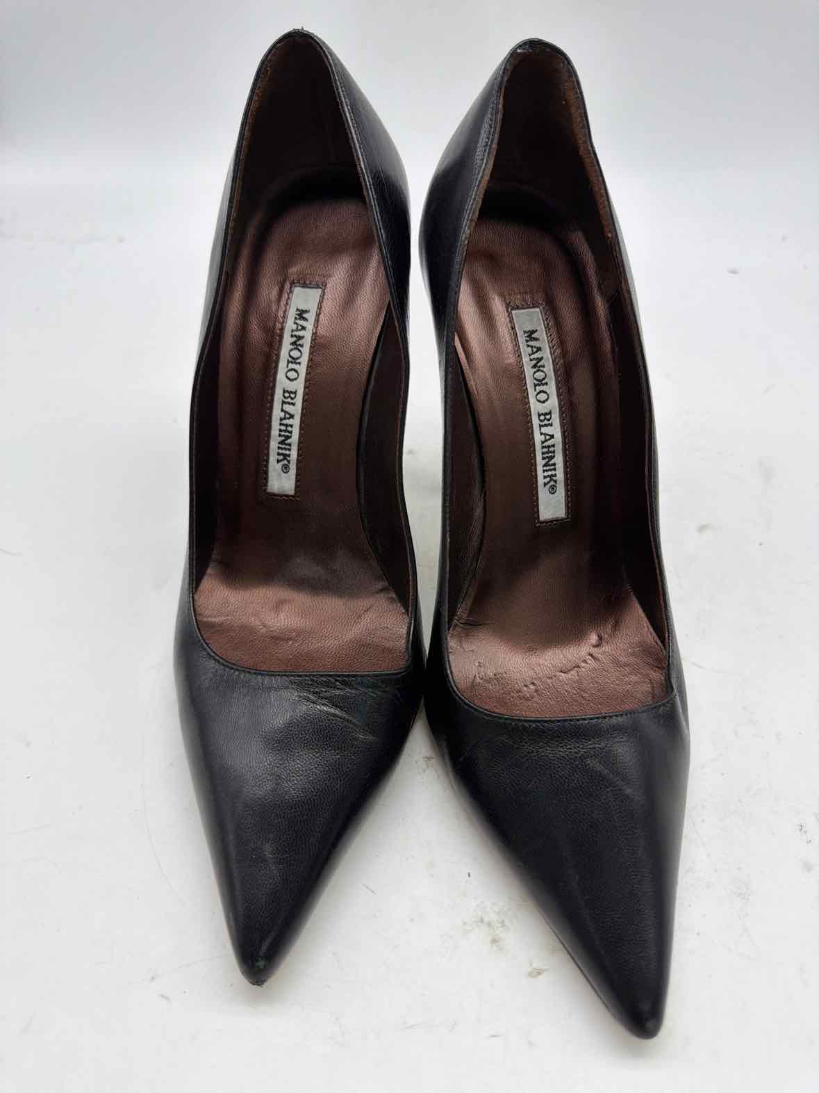 Pre-Owned Manolo Blahnik Black Size 35 Pump Heels | True Fashionistas.