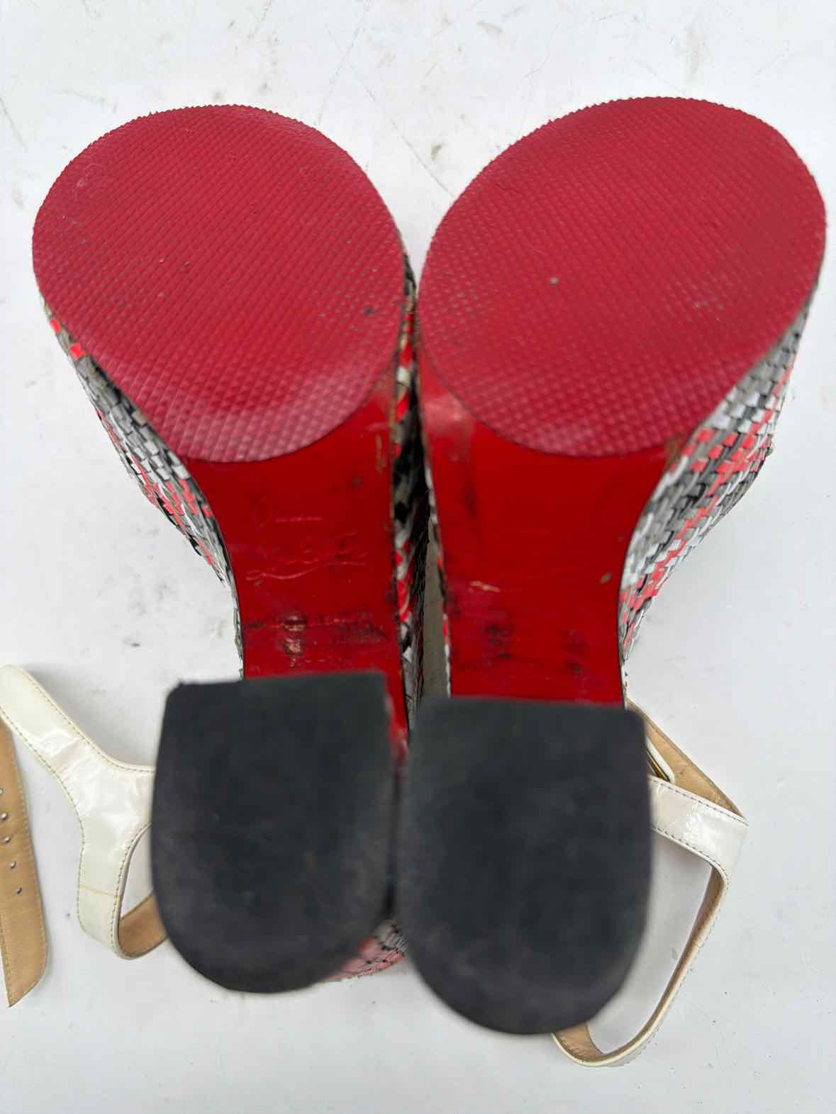 Pre-Owned Christian Louboutin White Size 36.5 Platform Heels | True Fashionistas.