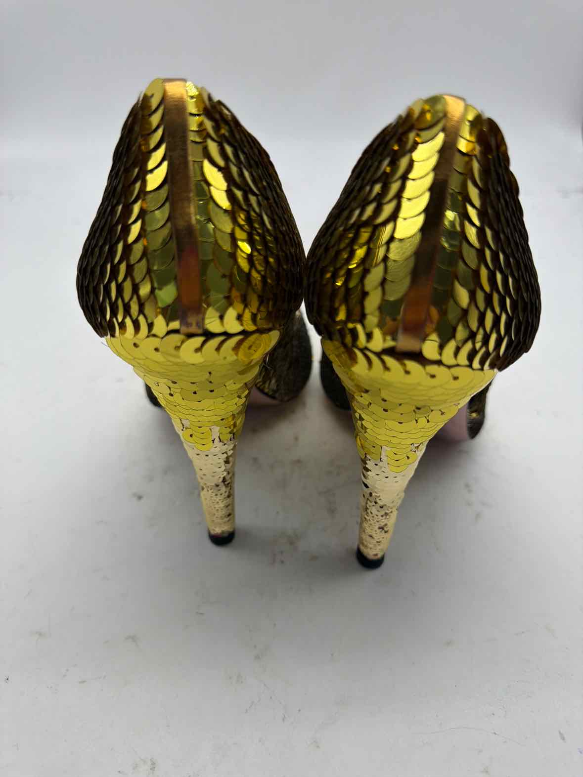 Pre-Owned Miu Miu Gold Size 8.5 Sequin Pump Heels | True Fashionistas.