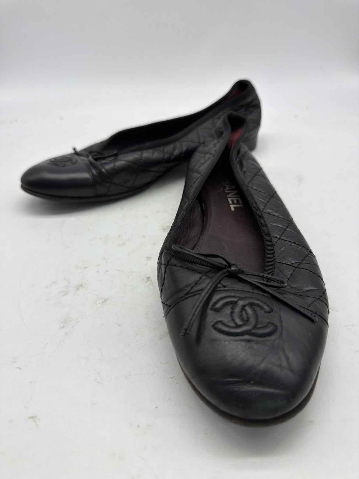 Pre-Owned Chanel Black Size 8.5 Slip On Flats | True Fashionistas.