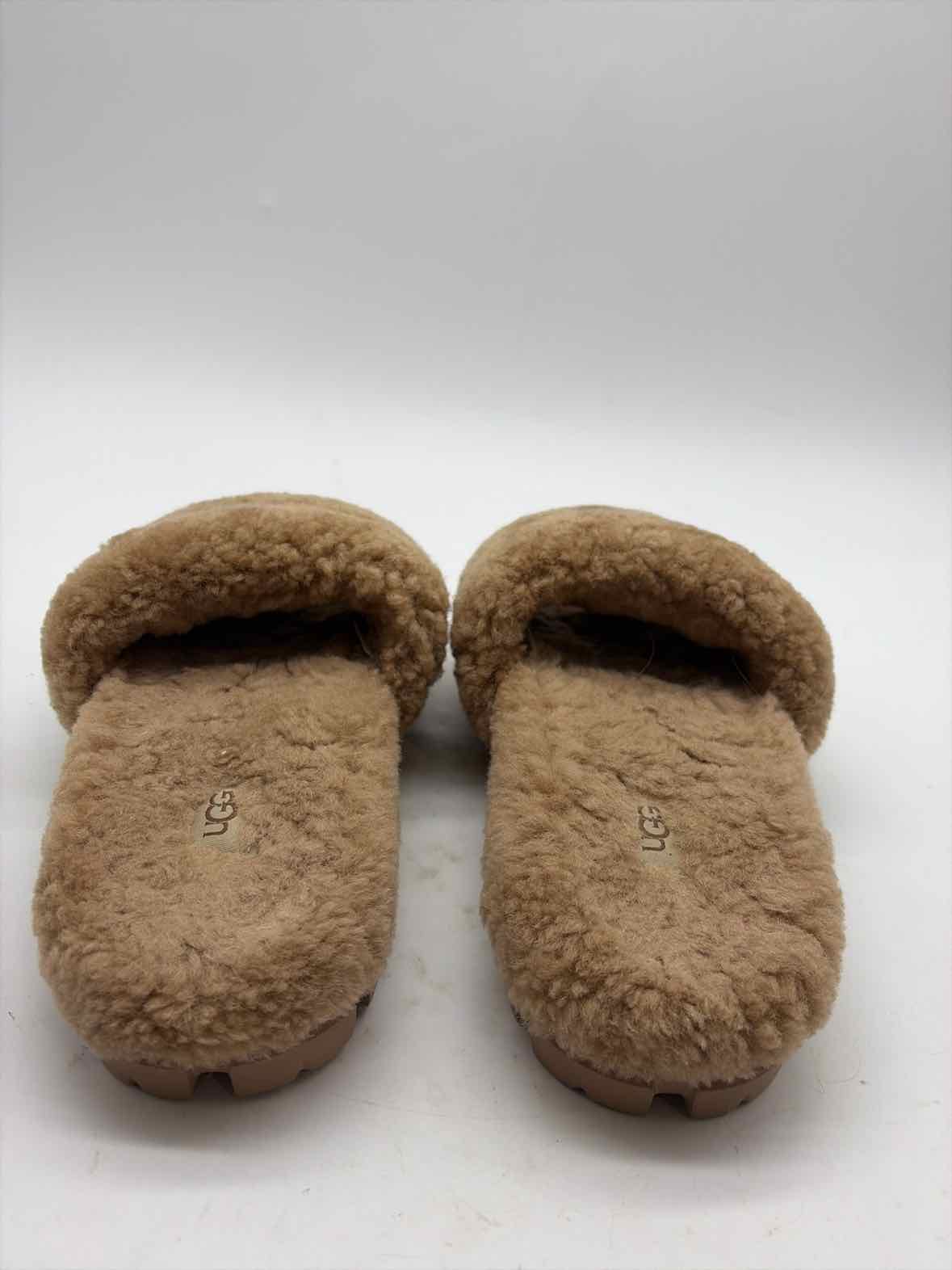 Pre-Owned UGG Tan Size 8 Shearling Slippers | True Fashionistas.
