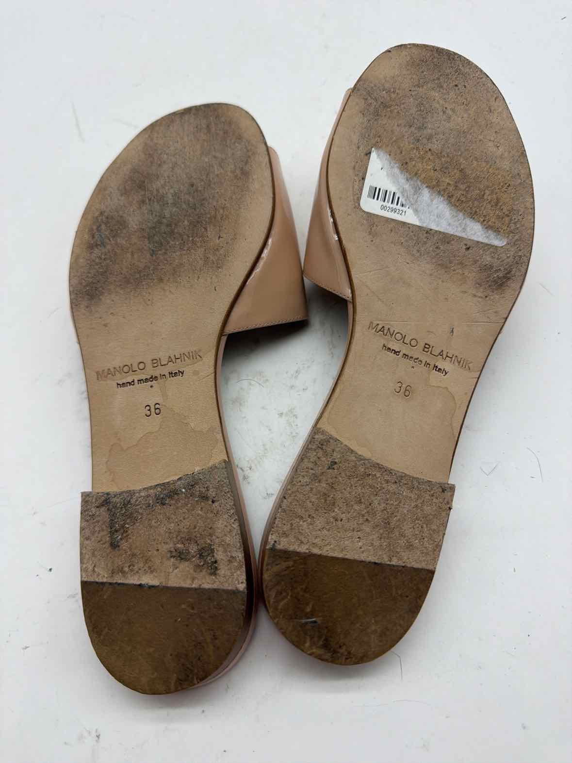Pre-Owned Manolo Blahnik Tan Size 36 Mule Sandals | True Fashionistas.