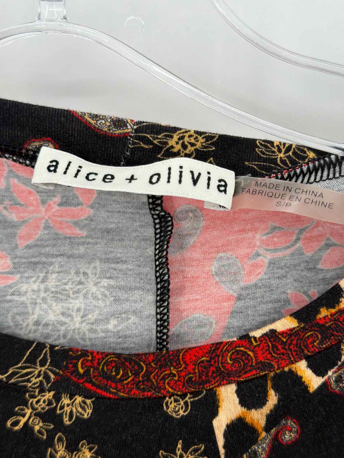 Pre-Owned Alice + Olivia Black Size Small T-shirt | True Fashionistas.