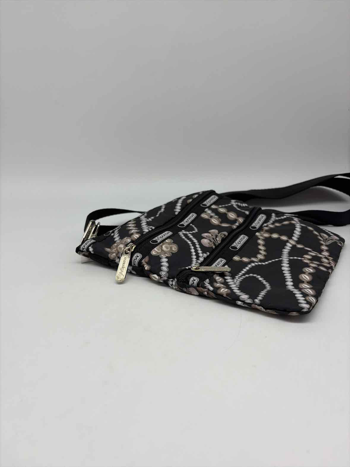 Pre-Owned Lesportsac Black Crossbody Crossbody | True Fashionistas.