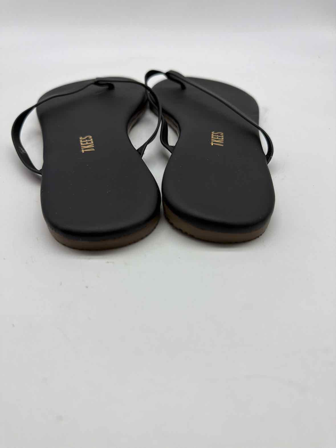 Pre-Owned Tkees Black Size 9 Thong Sandals | True Fashionistas.