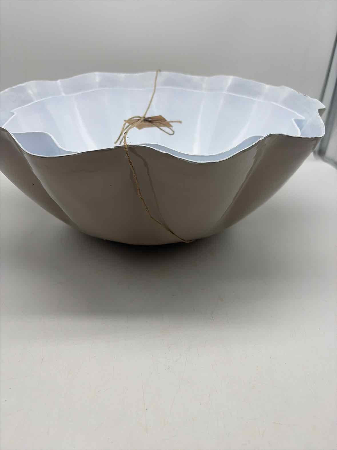 Mud Pie Set of 2 White and Tan Scalloped Bowl | True Fashionistas.
