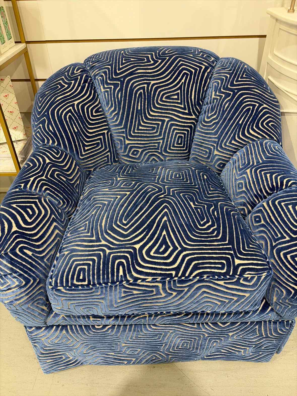 Blue & White Fabric Living Room Swivel Chair | True Fashionistas.