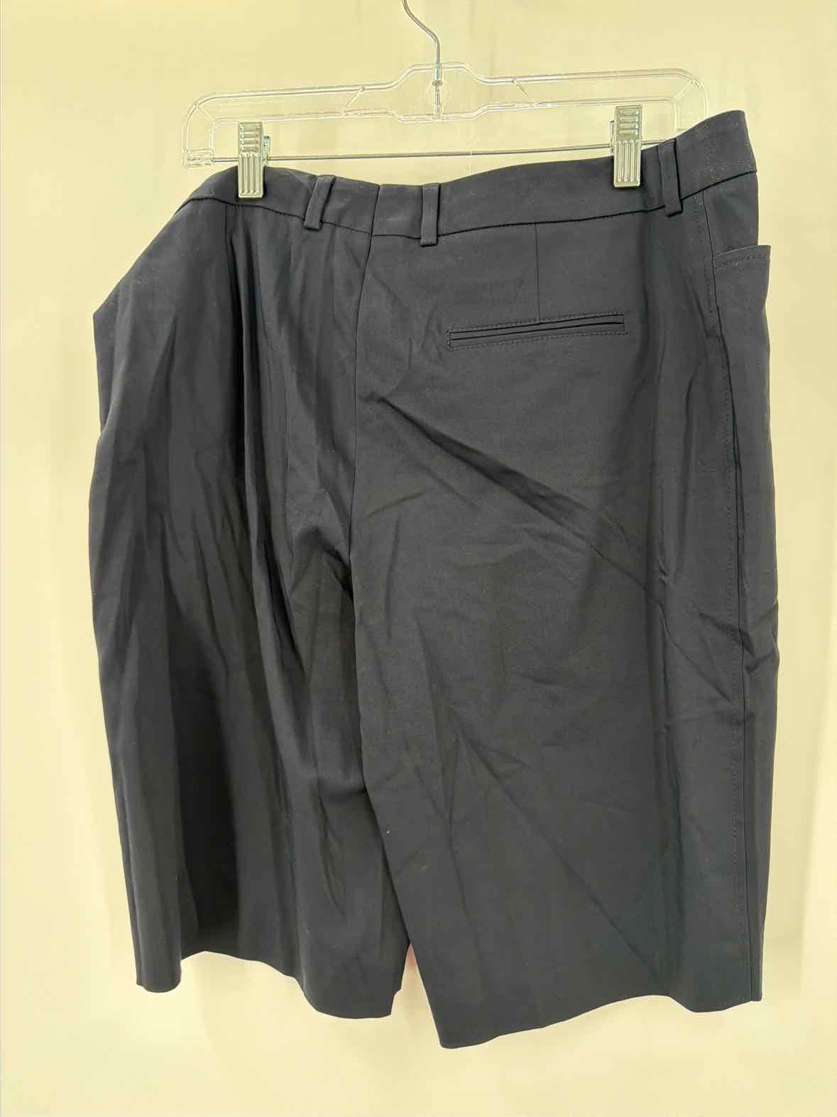 Pre-Owned Escada Navy Bermuda Basic Shorts | True Fashionistas.