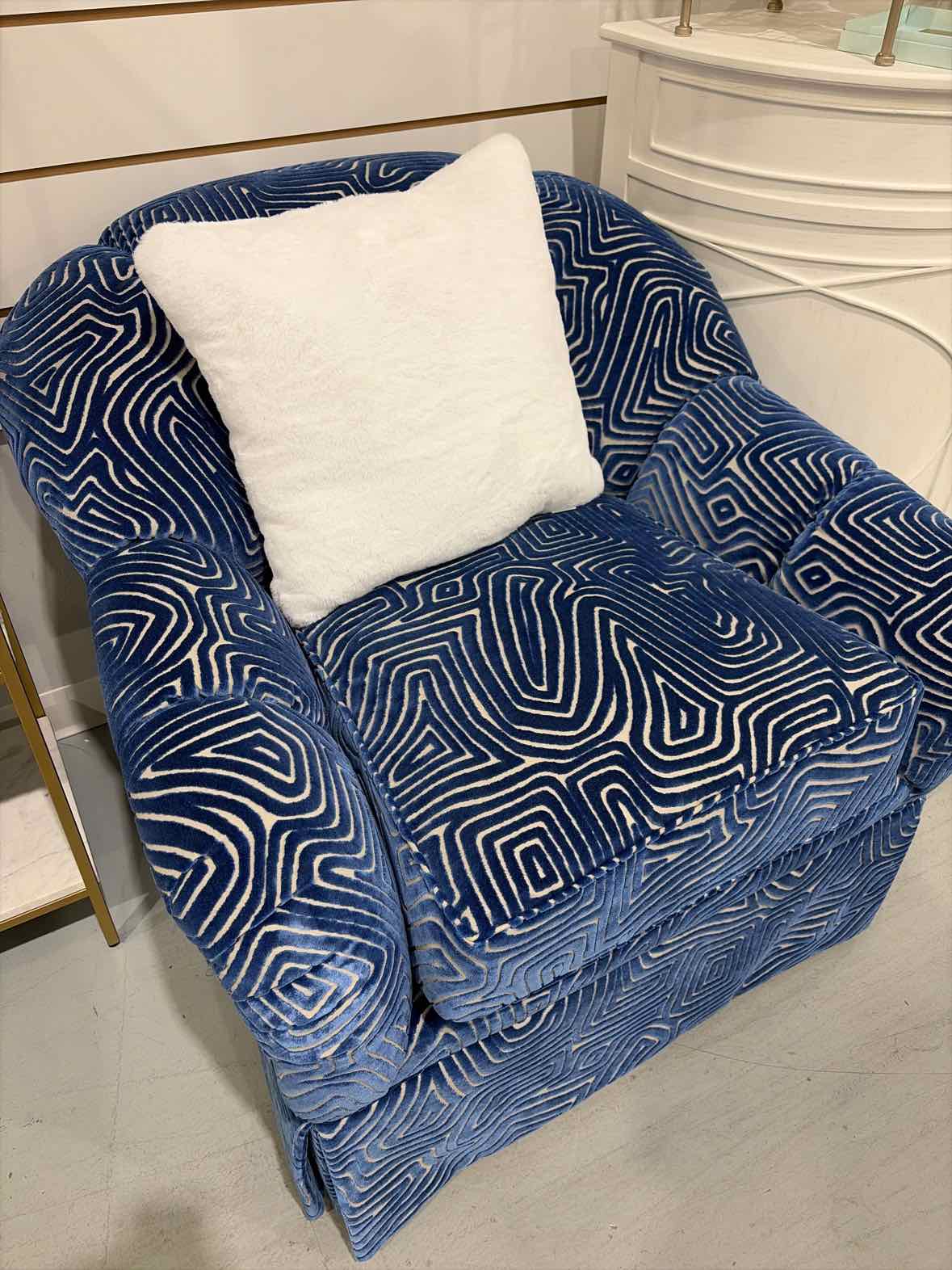 Blue & White Fabric Living Room Swivel Chair | True Fashionistas.