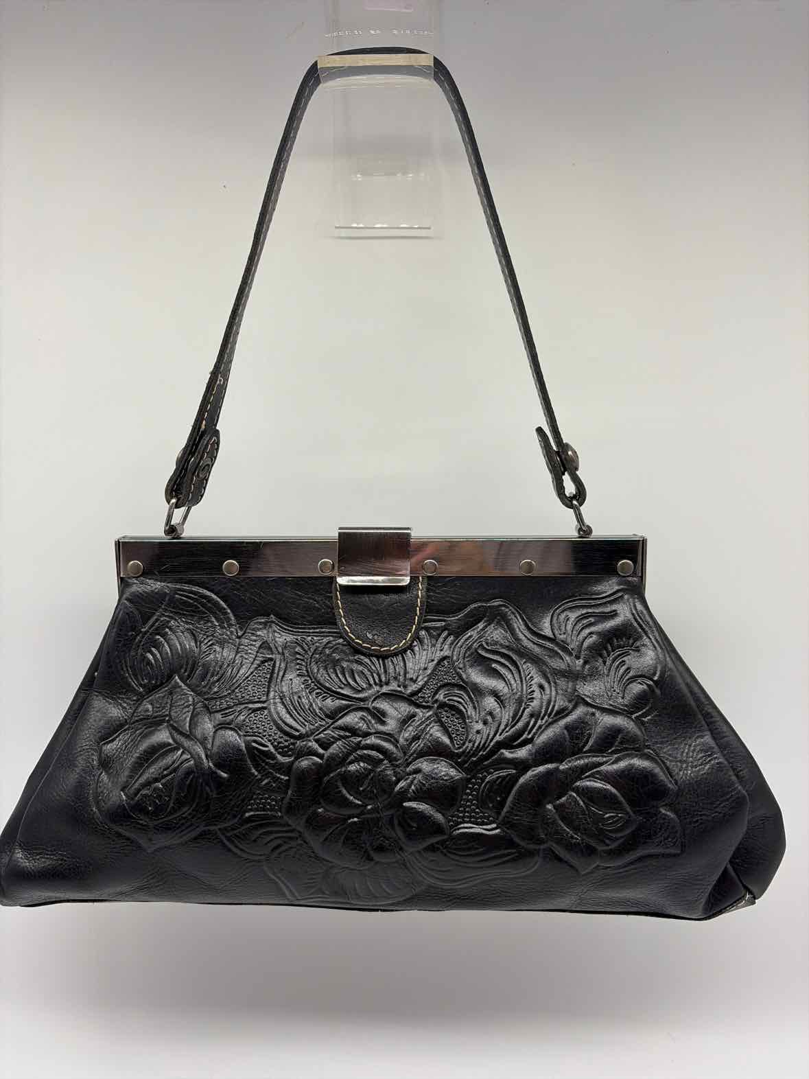 Pre-Owned Patricia Nash Black Small Handbag Small Handbag | True Fashionistas.