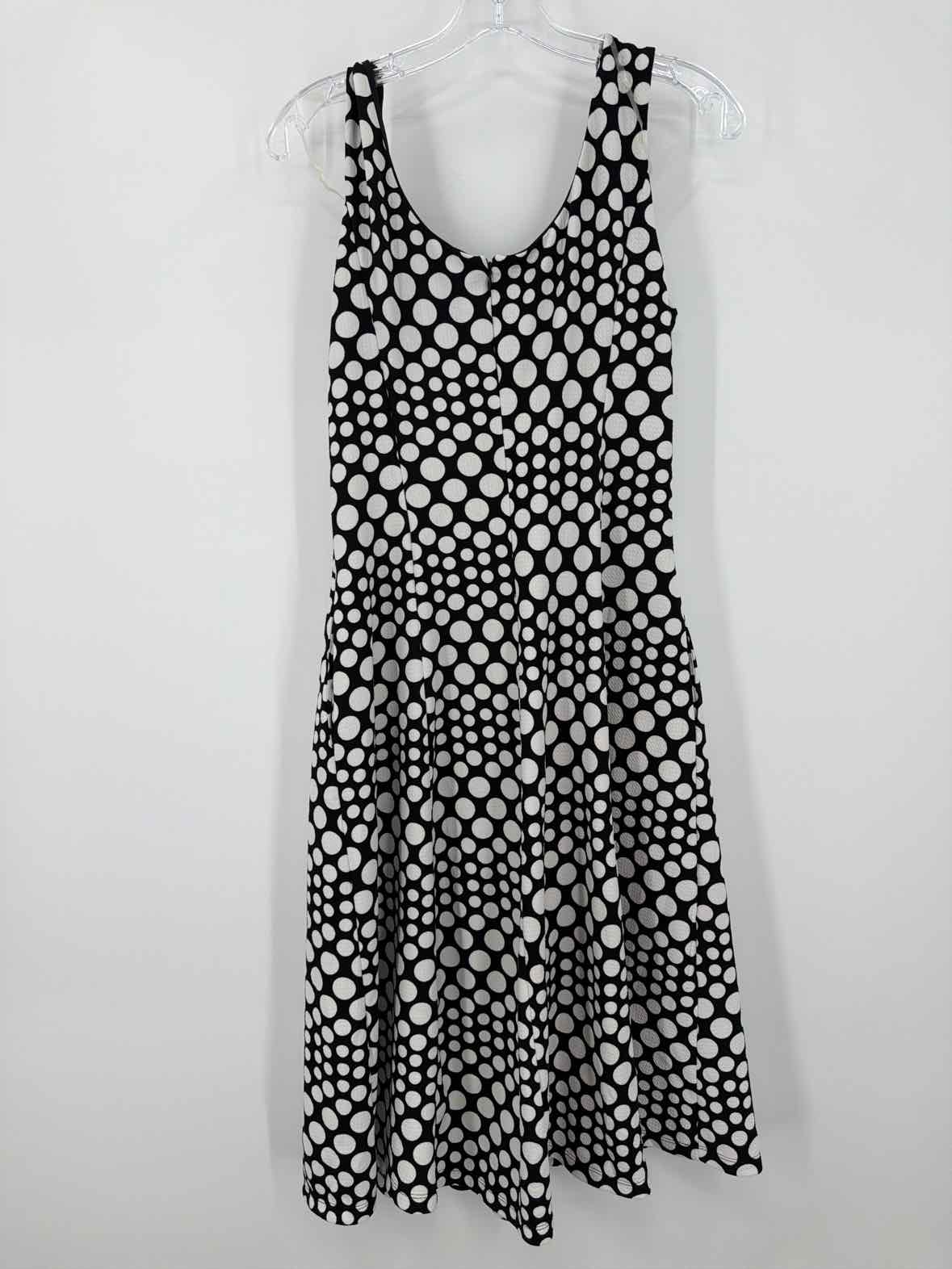 Pre-Owned Signature by Robbie Bee Black Size Medium Short Sleeveless Dress | True Fashionistas.
