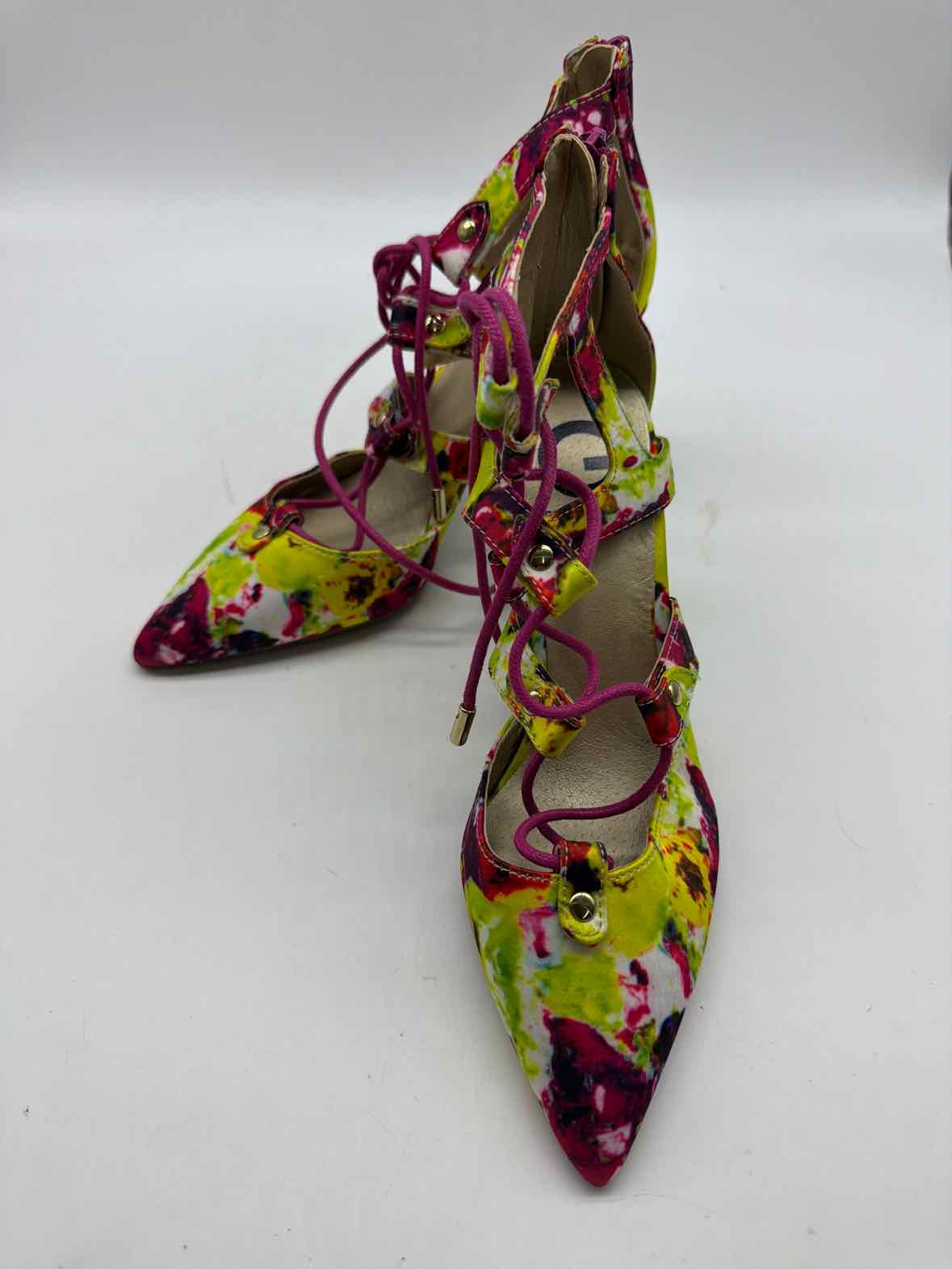 Pre-Owned Guess Yellow Size 5.5 Strappy Flats | True Fashionistas.