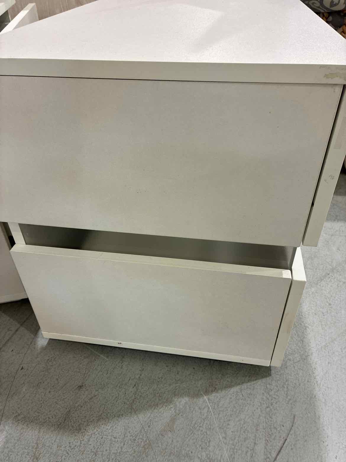 Hammpa White Wood 2 Drawer Nightstand | True Fashionistas.