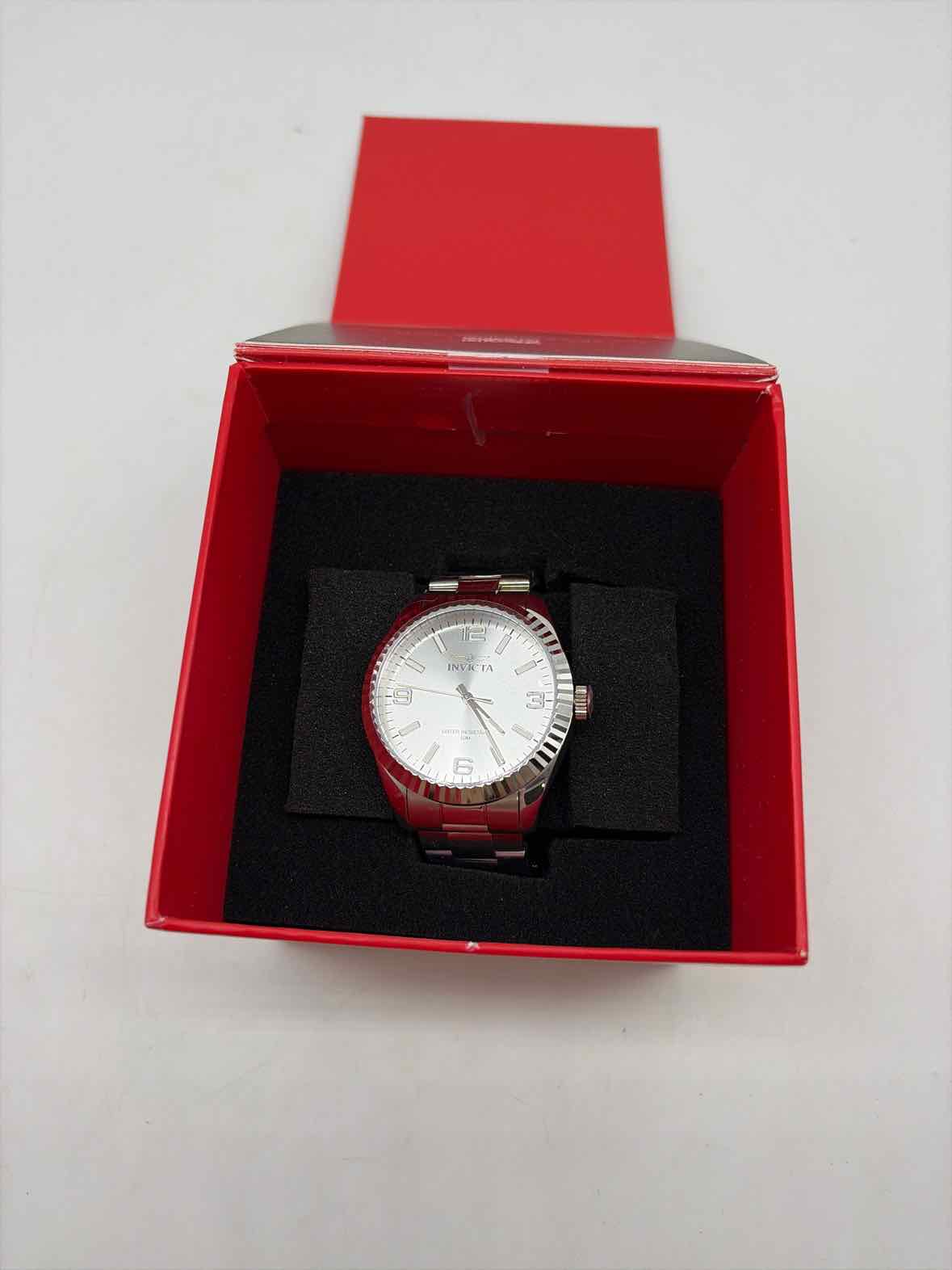 Invicta Silver Mens Wristwatch | True Fashionistas.