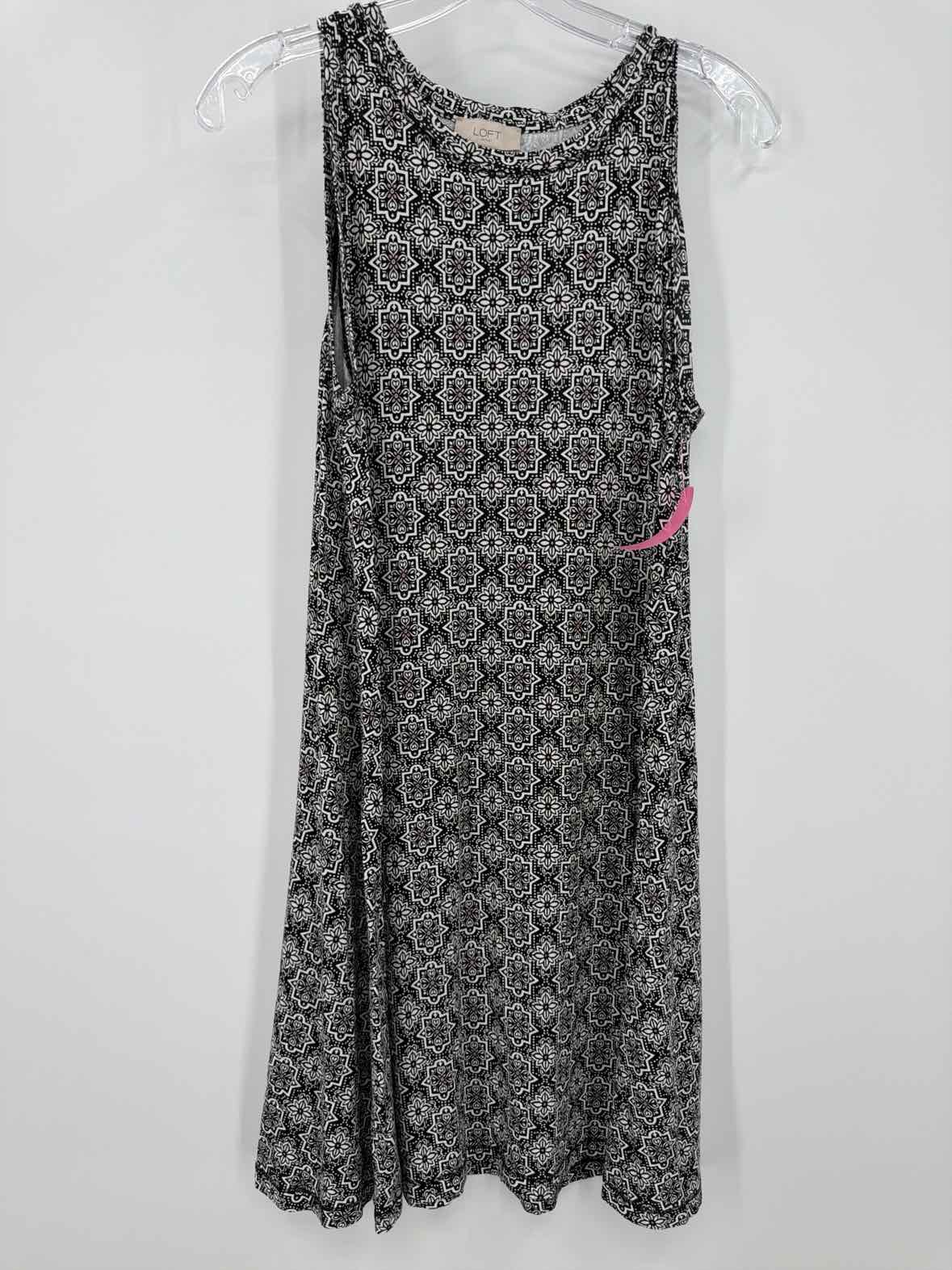 Pre-Owned Loft Black Size Medium Short Sleeveless Dress | True Fashionistas.