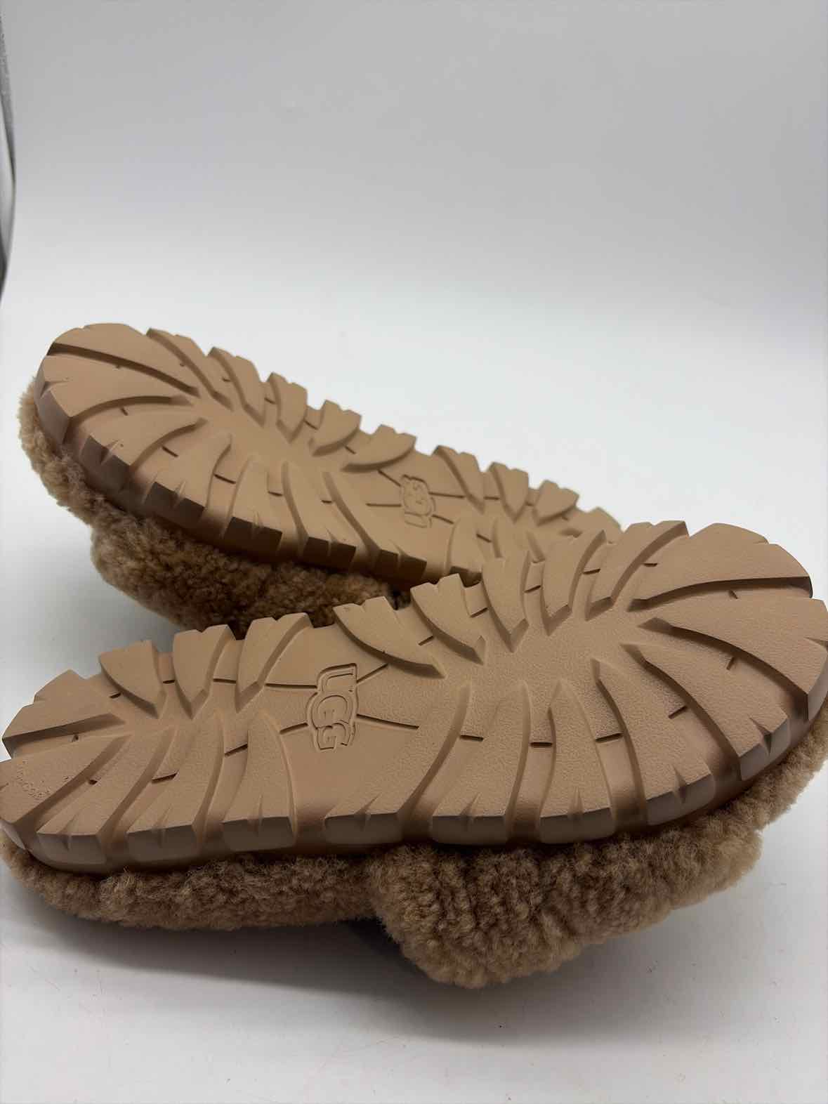 Pre-Owned UGG Tan Size 8 Shearling Slippers | True Fashionistas.