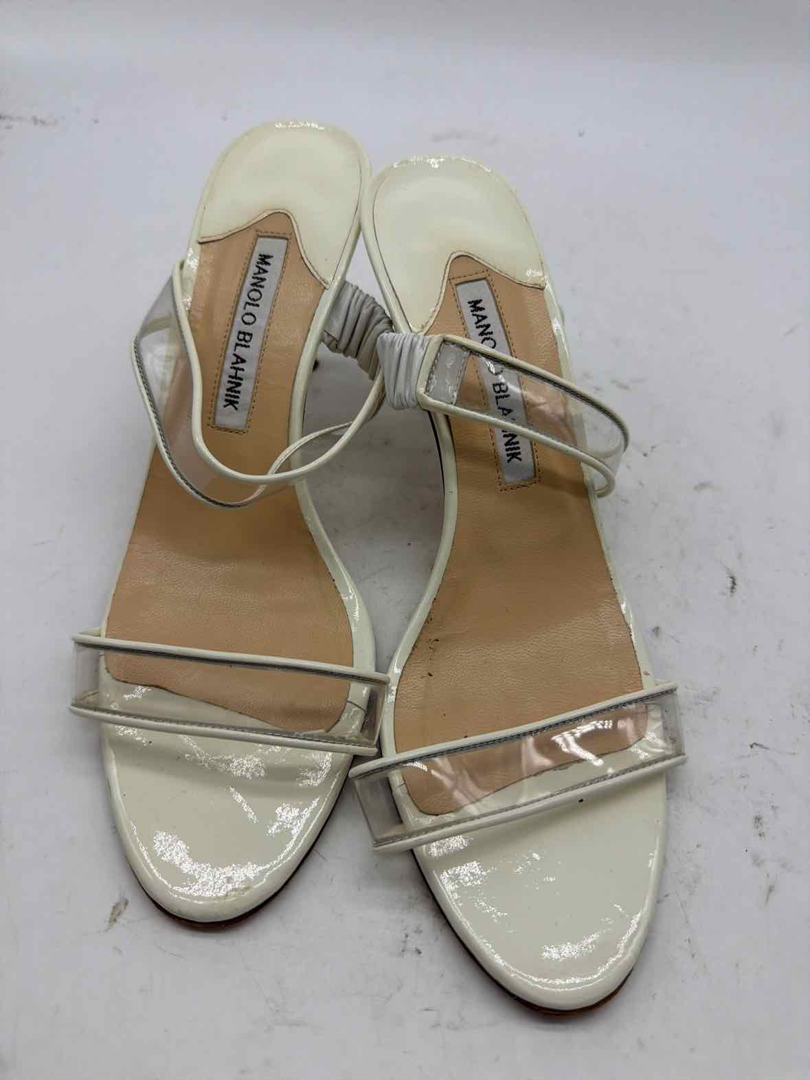 Pre-Owned Manolo Blahnik White Size 8 Patent Leather Mule Sandals | True Fashionistas.