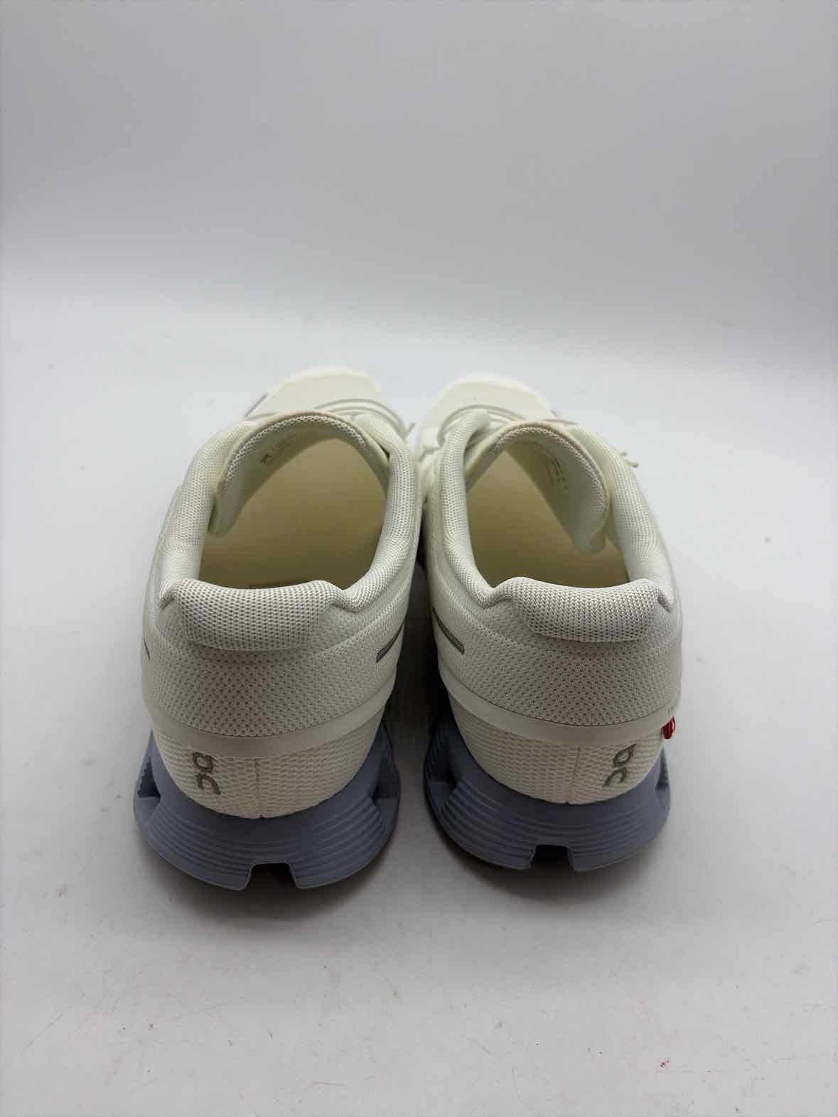Pre-Owned On Cloud White Size 9.5 Sneaker Athletic Shoes | True Fashionistas.