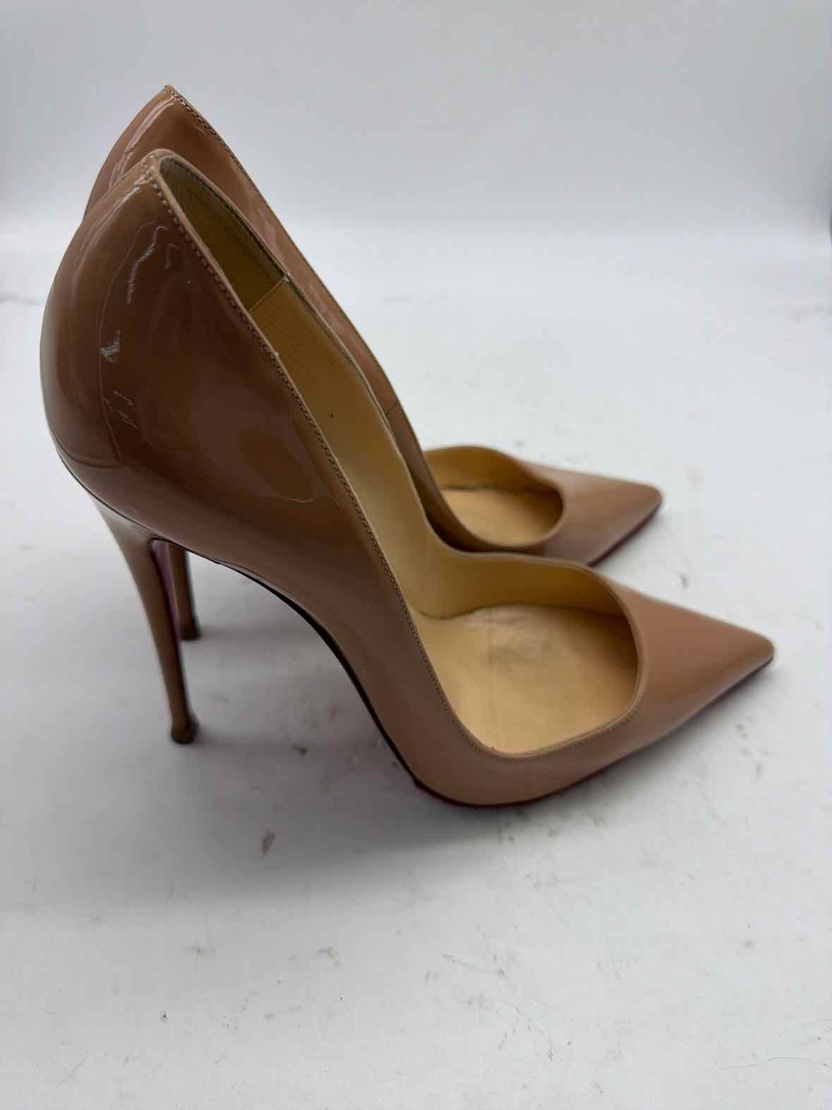 Pre-Owned Christian Louboutin Tan Size 9.5 Patent Leather Pump Heels | True Fashionistas.