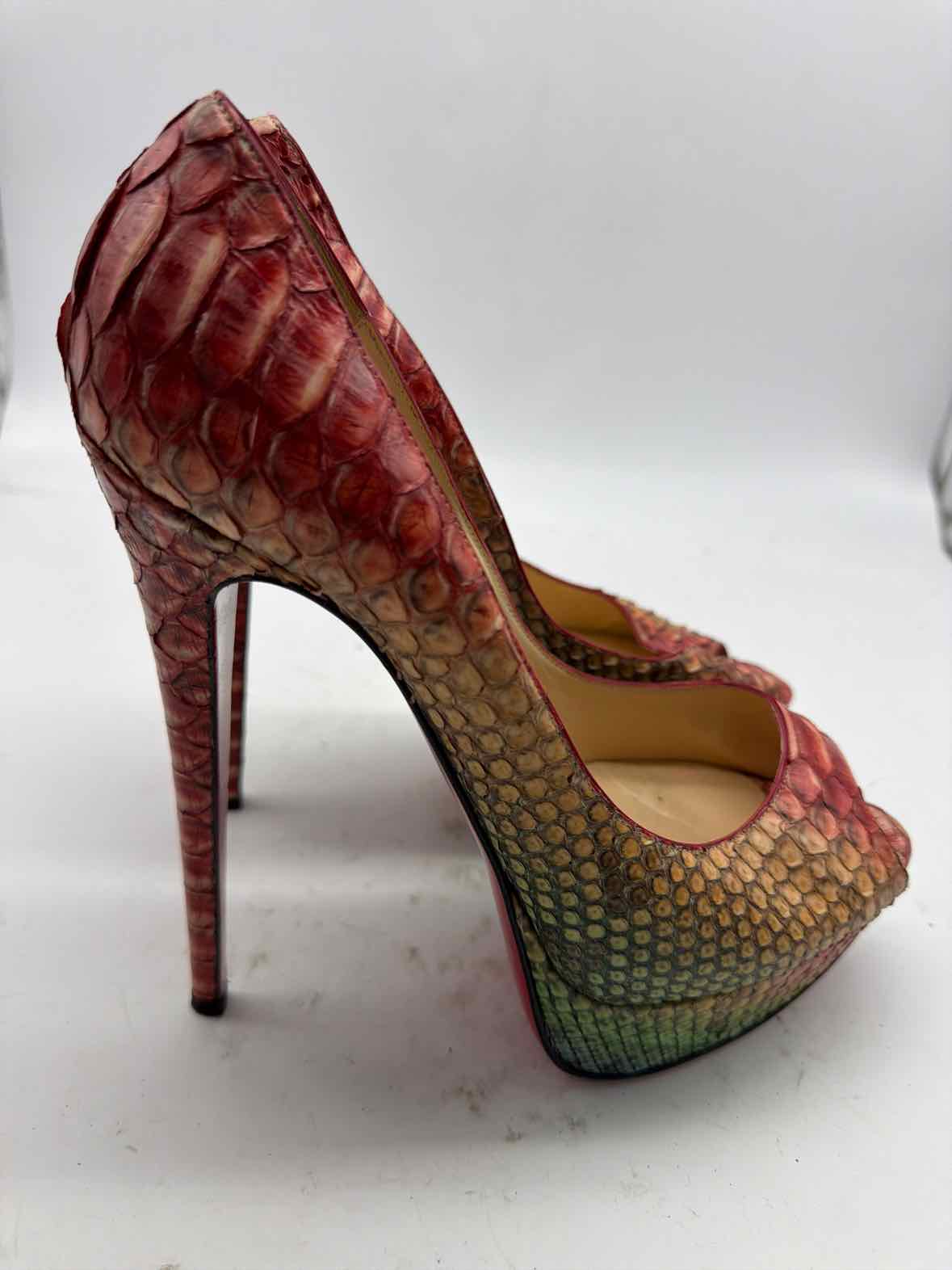 Pre-Owned Christian Louboutin Red Size 9.5 Stiletto Heels | True Fashionistas.