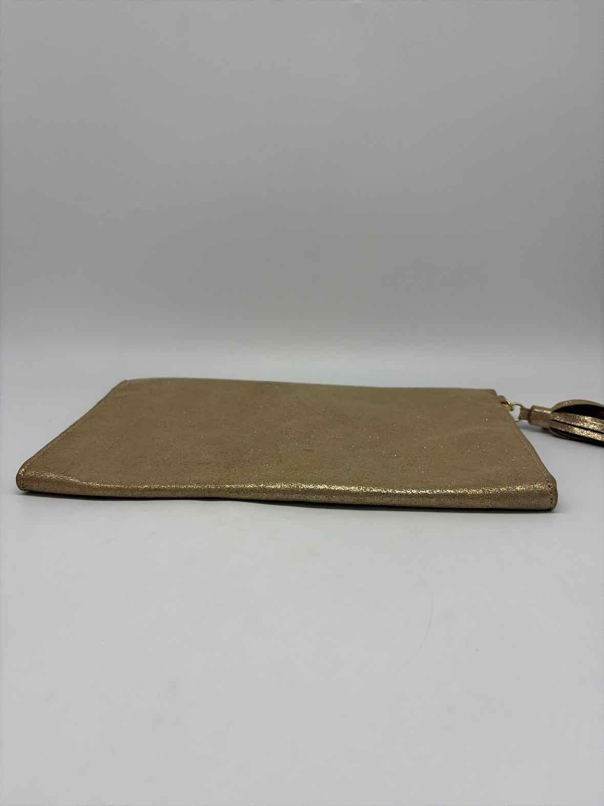 Pre-Owned Lilly Pulitzer Gold Clutch Clutch | True Fashionistas.