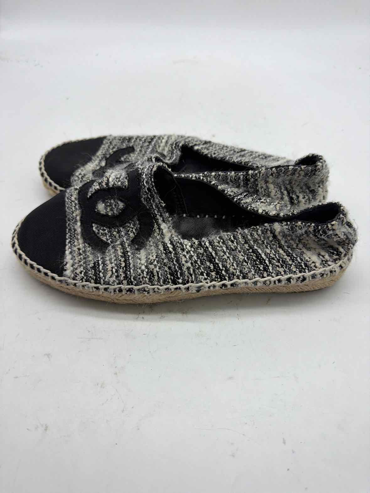Pre-Owned Chanel Black Size 35 Boucle Espadrille Flats | True Fashionistas.