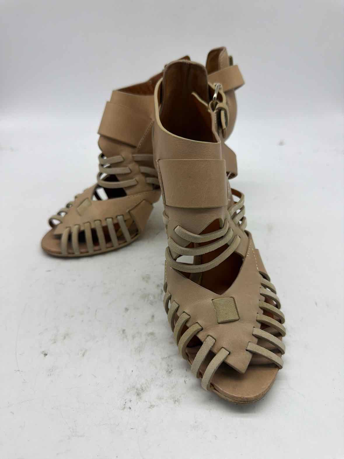 Pre-Owned Givenchy Tan Size 7 Strappy Heels | True Fashionistas.