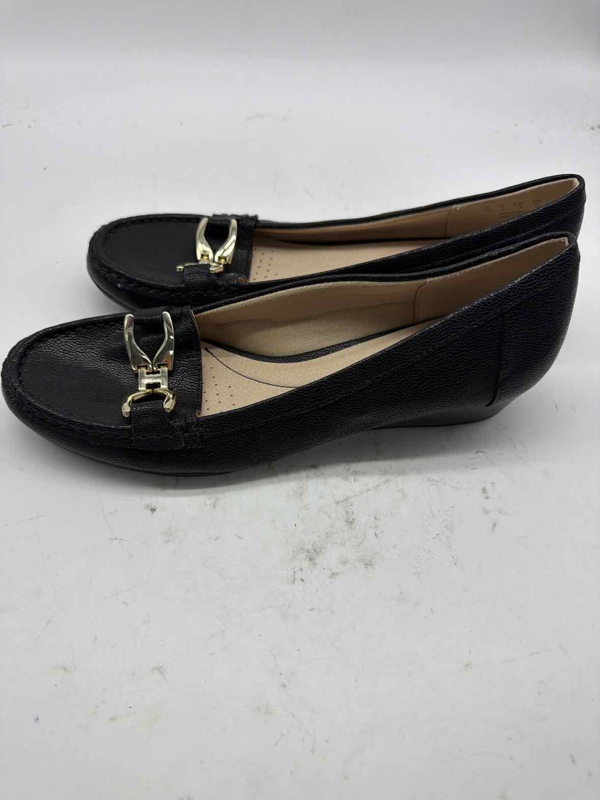 Pre-Owned Life Stride Black Size 8 Slip On Flats | True Fashionistas.