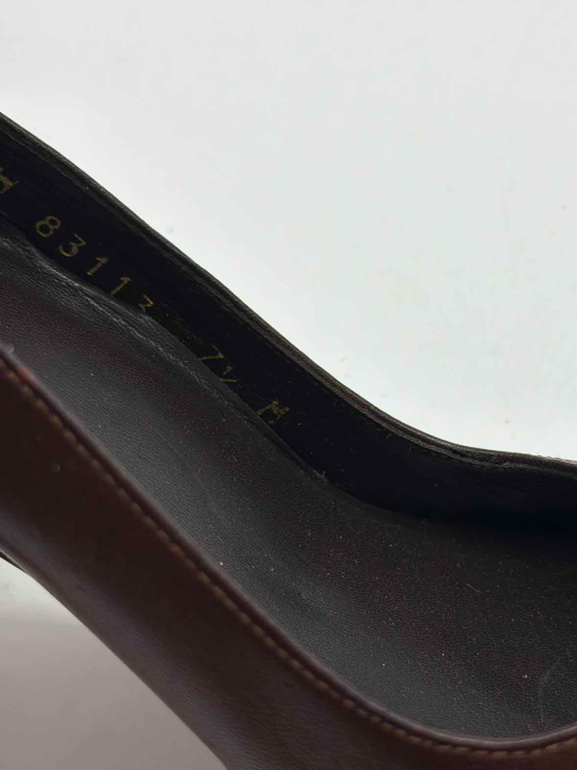 Pre-Owned Stuart Weitzman Brown Size 7.5 Peep Toe Heels | True Fashionistas.