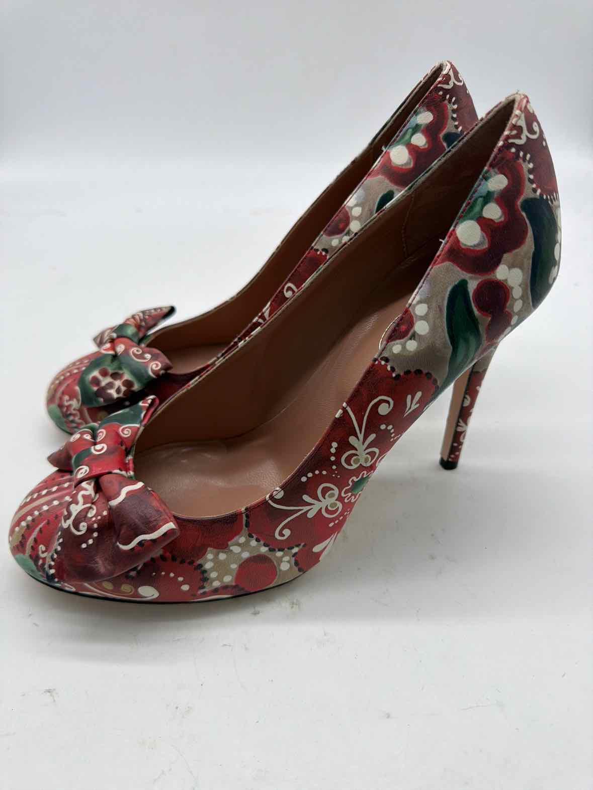 Pre-Owned Valentino Red Size 9 Pump Heels | True Fashionistas.