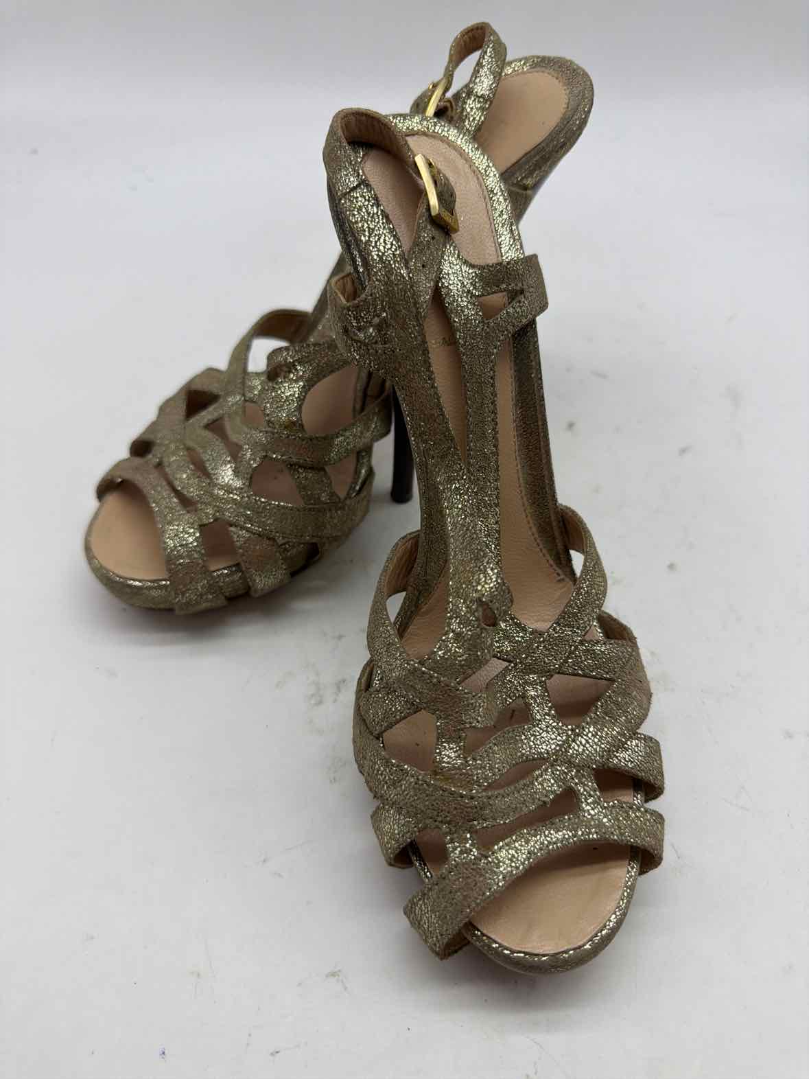 Pre-Owned Fendi Gold Size 8 Strappy Heels | True Fashionistas.