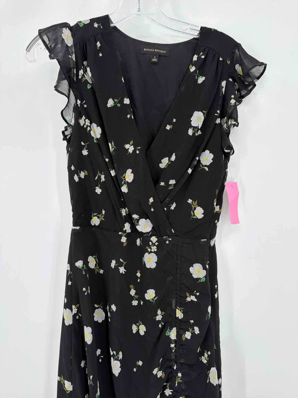 Pre-Owned Banana Republic Black Size 2 Midi Sleeveless Dress | True Fashionistas.