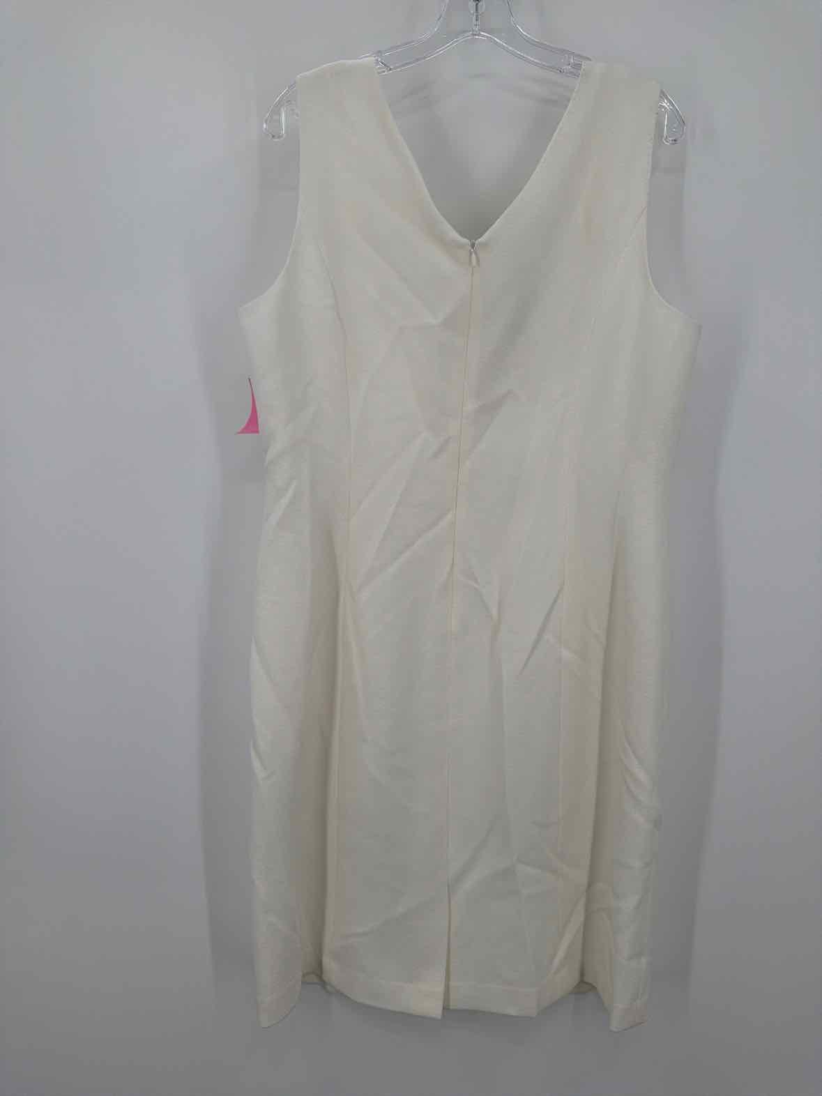 Pre-Owned Anne Klein White Size 16 Short Sleeveless Dress | True Fashionistas.