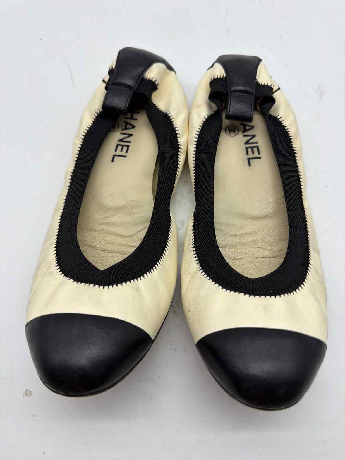 Pre-Owned Chanel Ivory Size 38 Spirit Flat Flats | True Fashionistas.