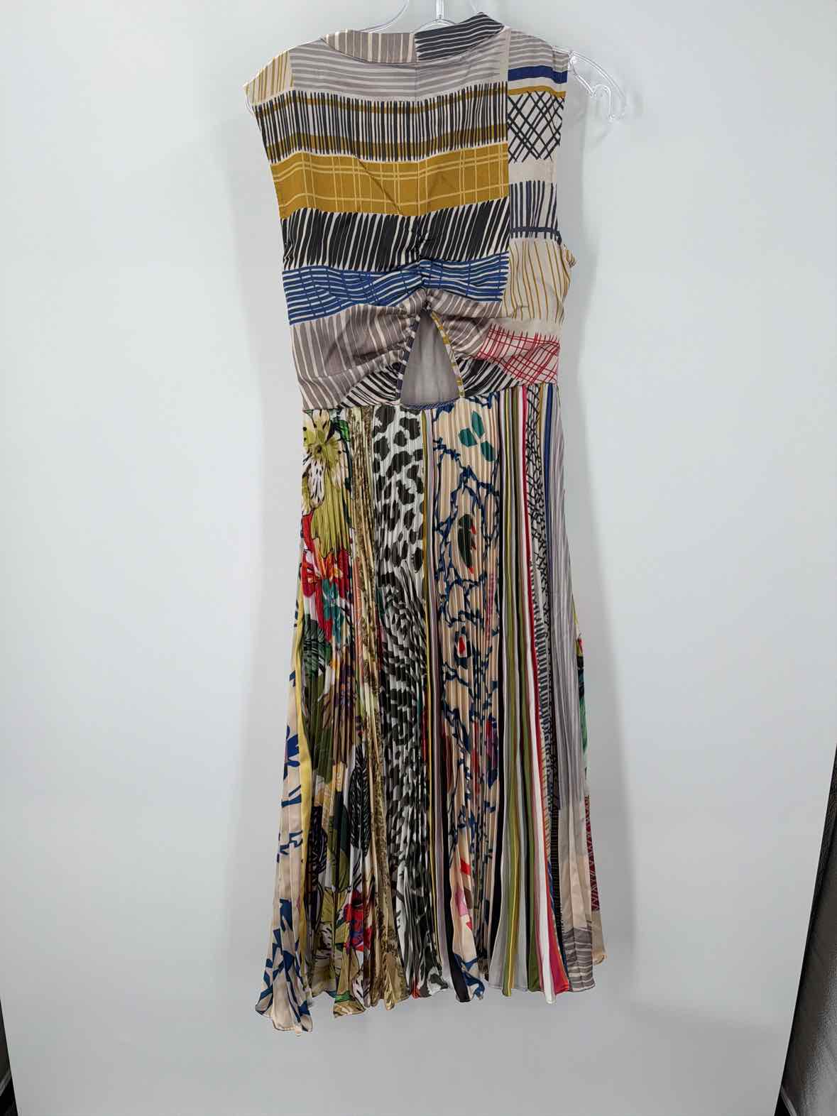 Pre-Owned Eisha Designs Grey Size 2 Midi Sleeveless Dress | True Fashionistas.