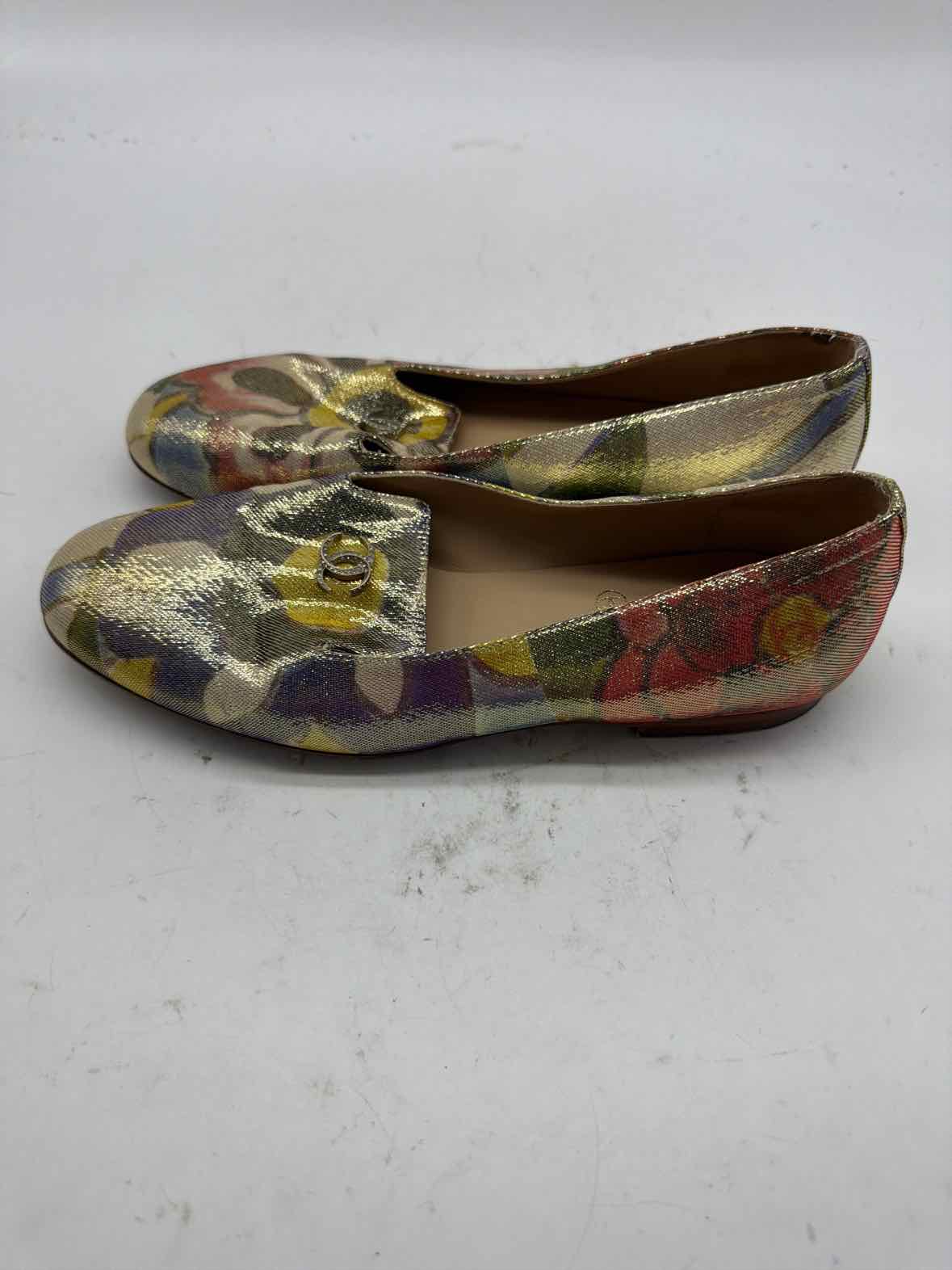 Pre-Owned Chanel Gold Size 5.5 Lurex Loafer Flats | True Fashionistas.