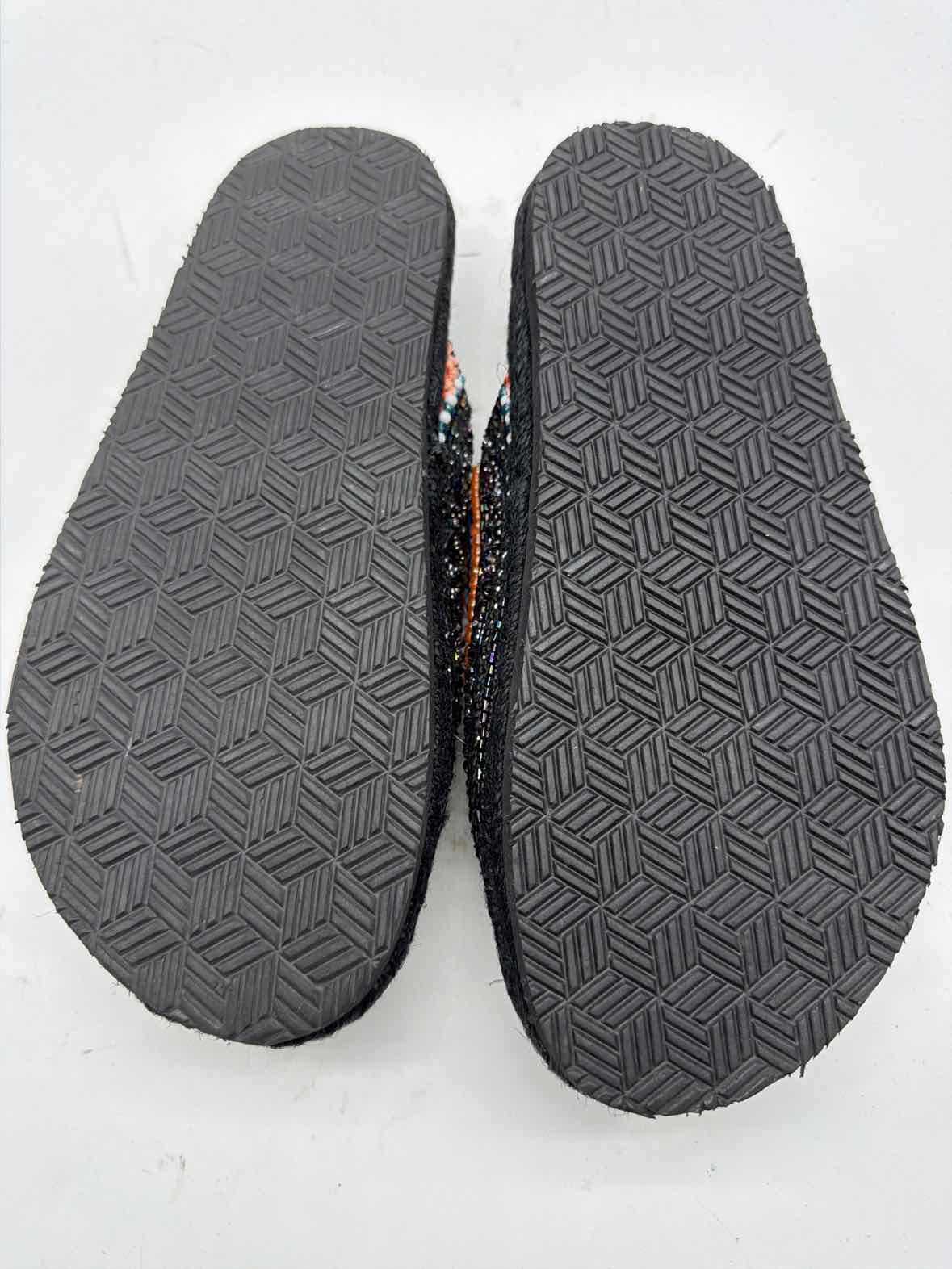 Pre-Owned House Of Harlow Black Size 7 Slide Sandals | True Fashionistas.