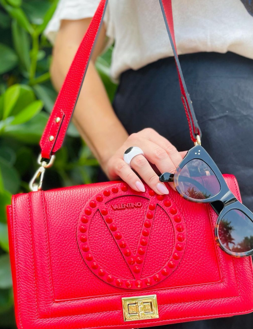 True Fashionistas Florida's Best Consignment Furniture and clothing
