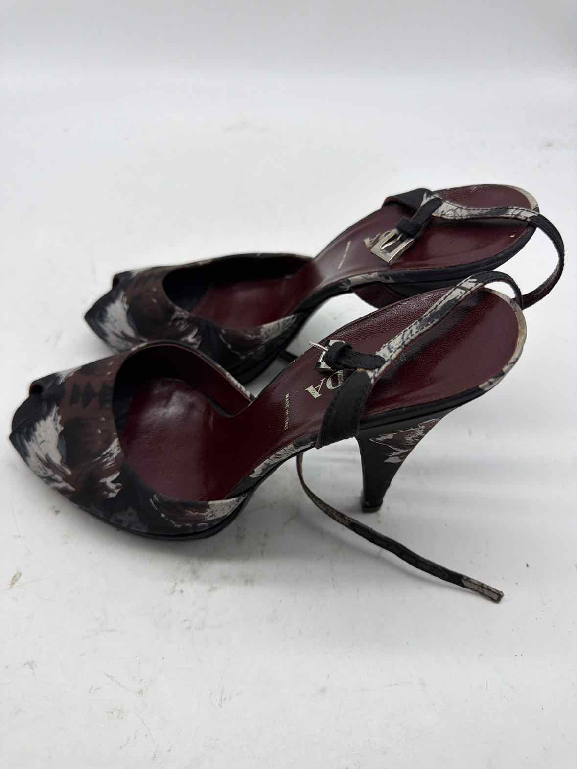 Pre-Owned Prada Black Size 8 Strappy Heels | True Fashionistas.