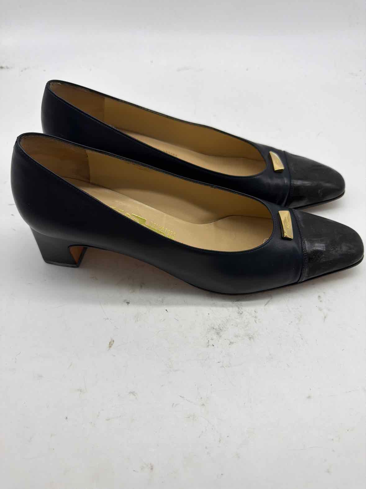 Pre-Owned Salvatore Ferragamo Navy Size 8.5 Block Heel Heels | True Fashionistas.